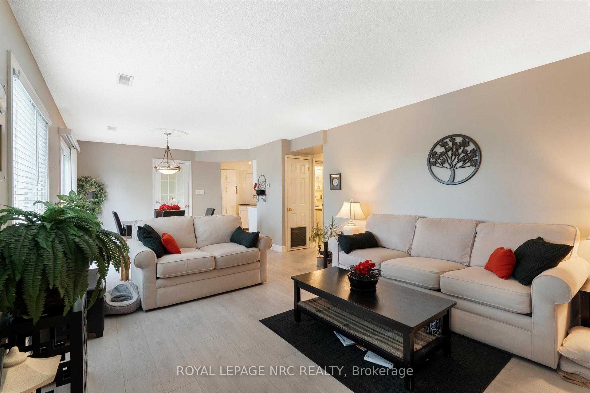 2 Bedrooms Condo at 2530 Northhampton, Burlington For sale