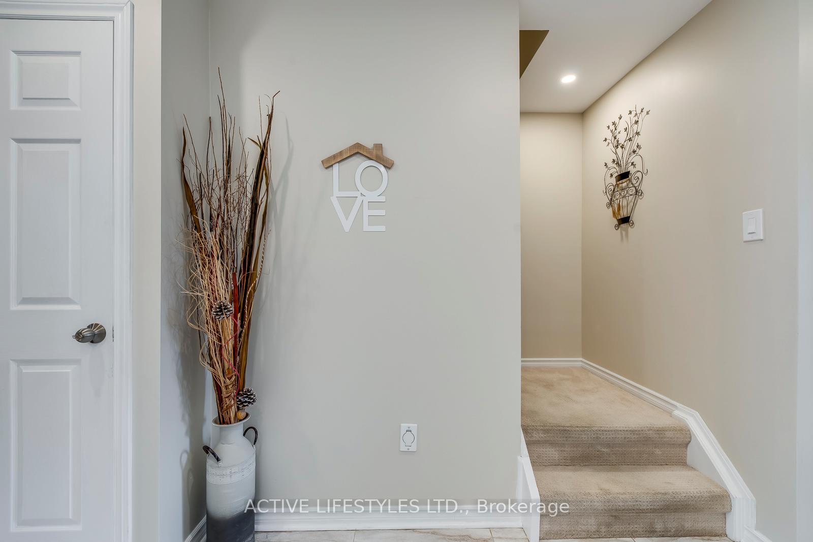 4 Bedrooms Condo at 2301 Derry, Mississauga For sale