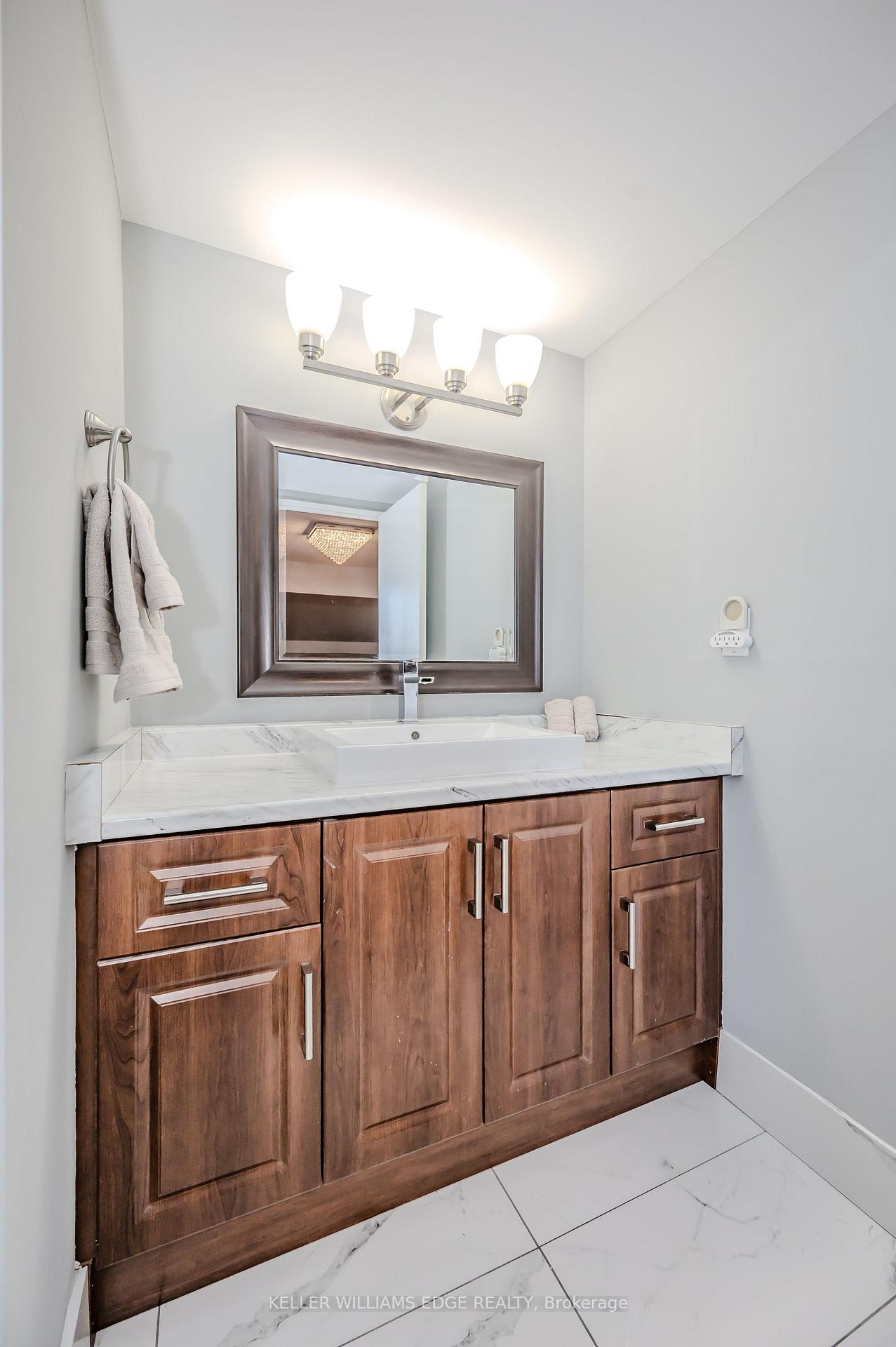 3 Bedrooms Condo at 1000 Cedarglen, Mississauga For sale