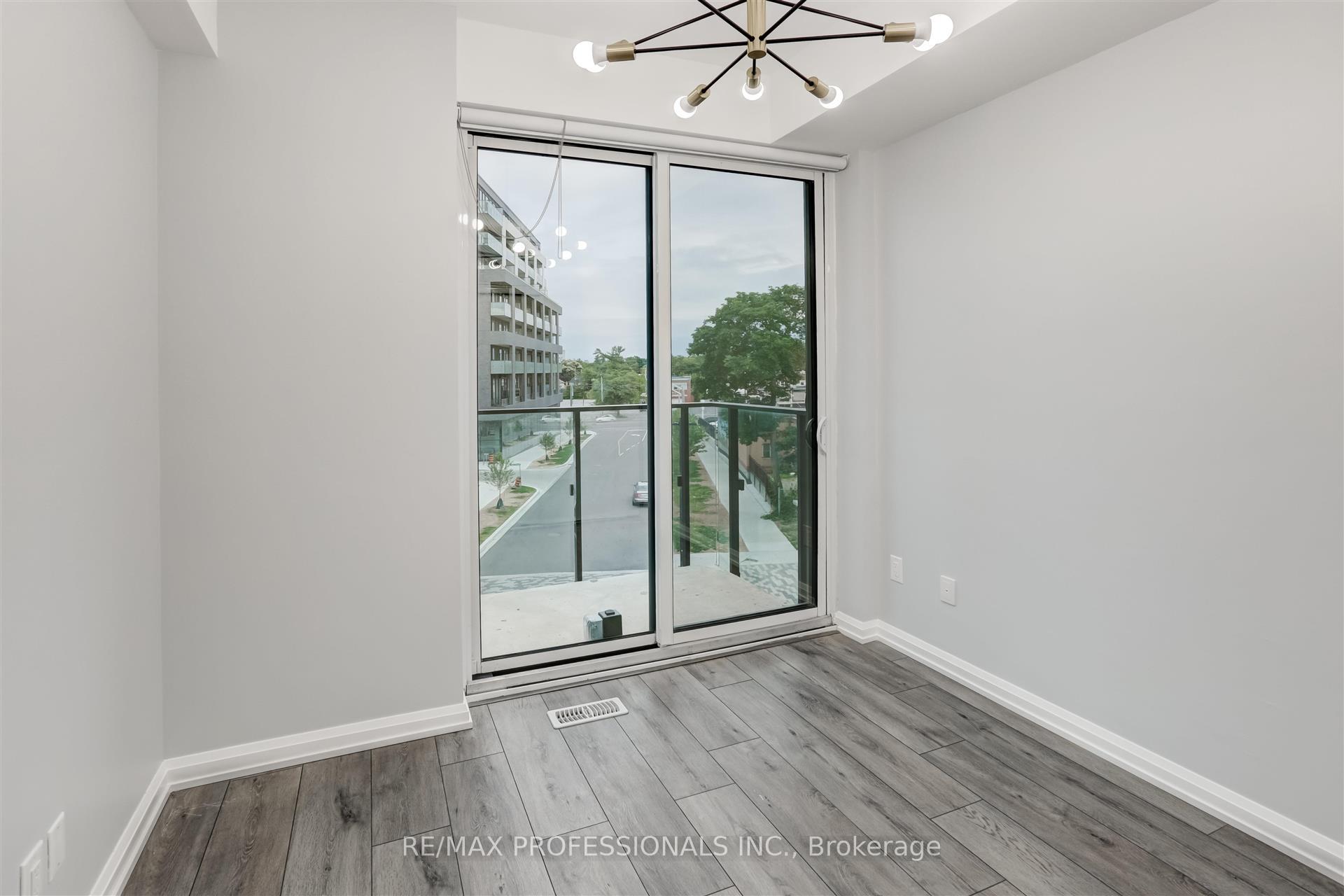 3 Bedrooms Condo at 10 Brin, Toronto For sale