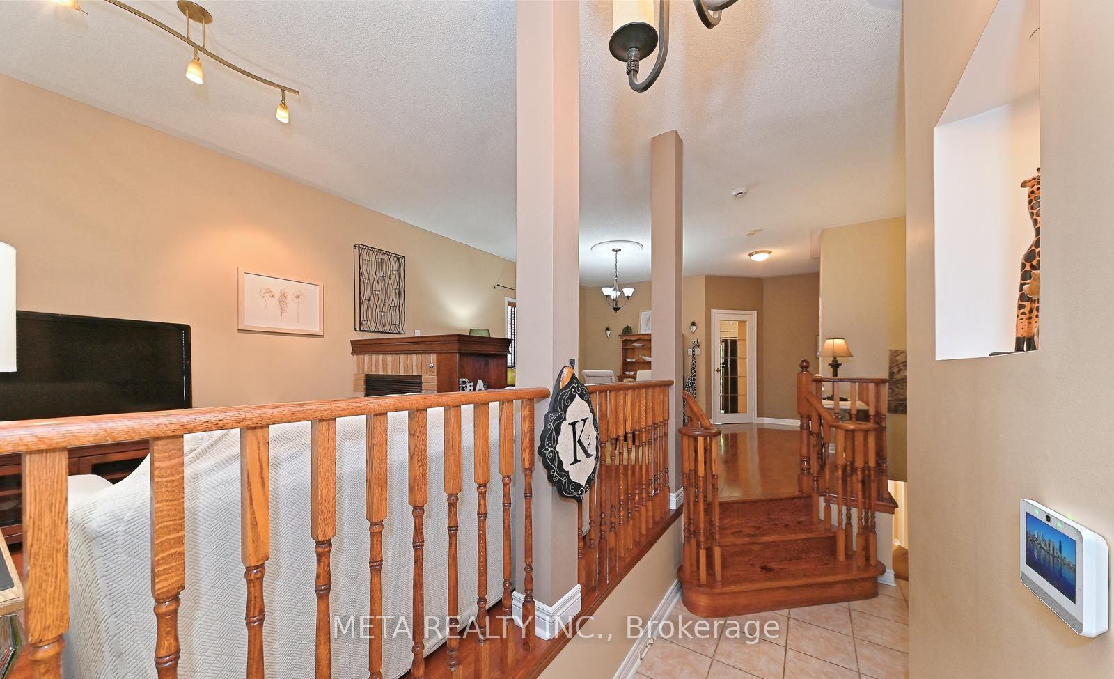 138 Van scott Drive N, #UPPER