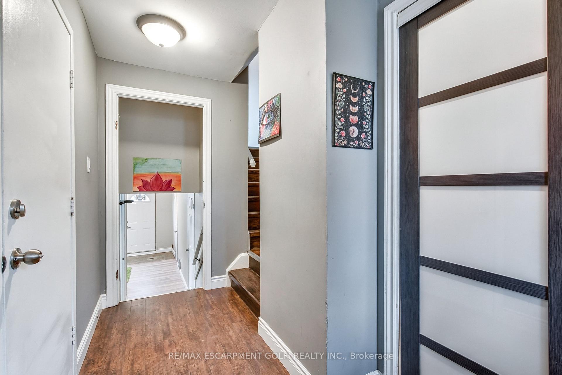 4 Bedrooms Condo at 23 WATSONS, Hamilton For sale