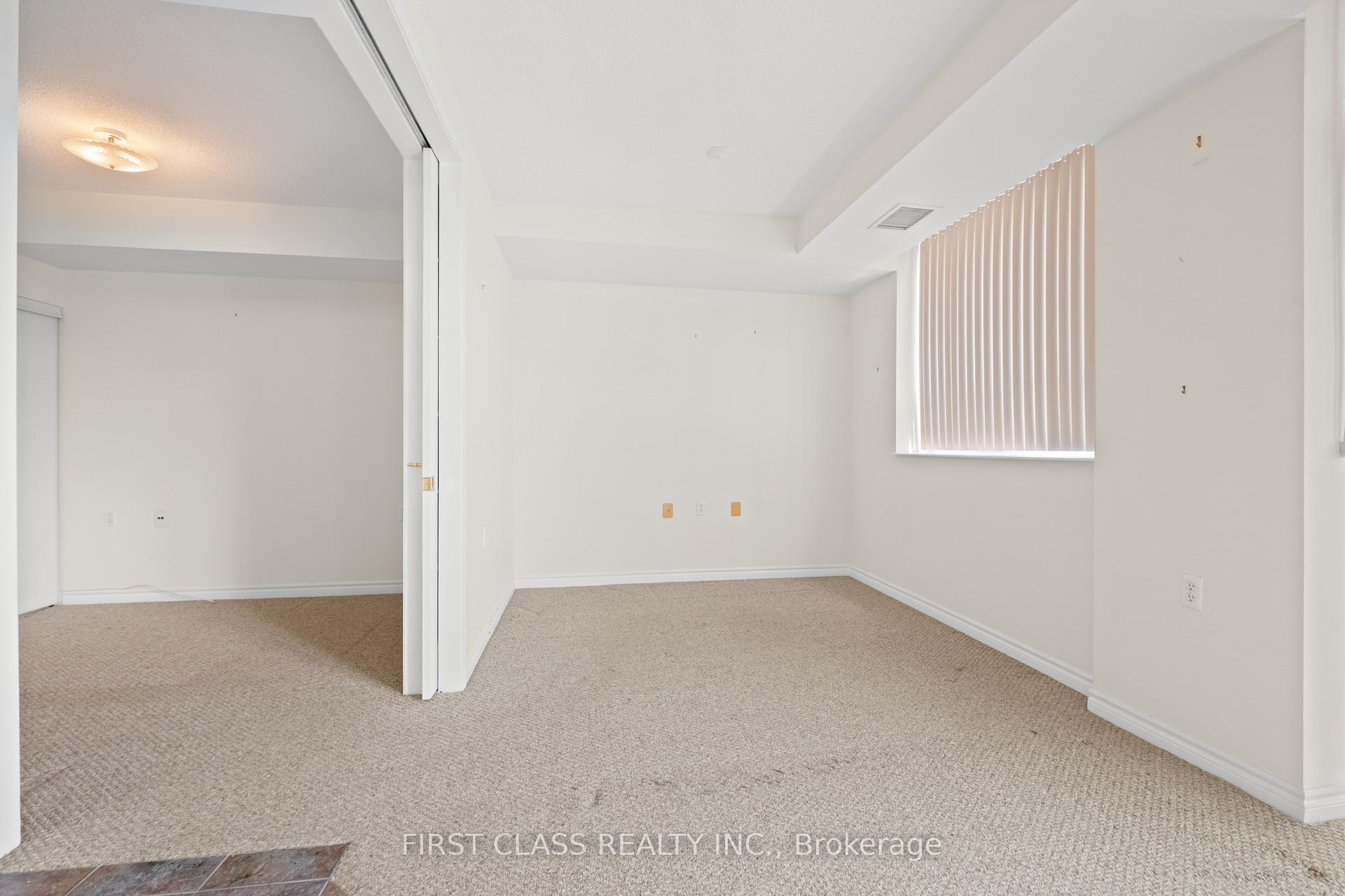 3 Bedrooms Condo at 200 Burnhamthorpe, Mississauga For sale