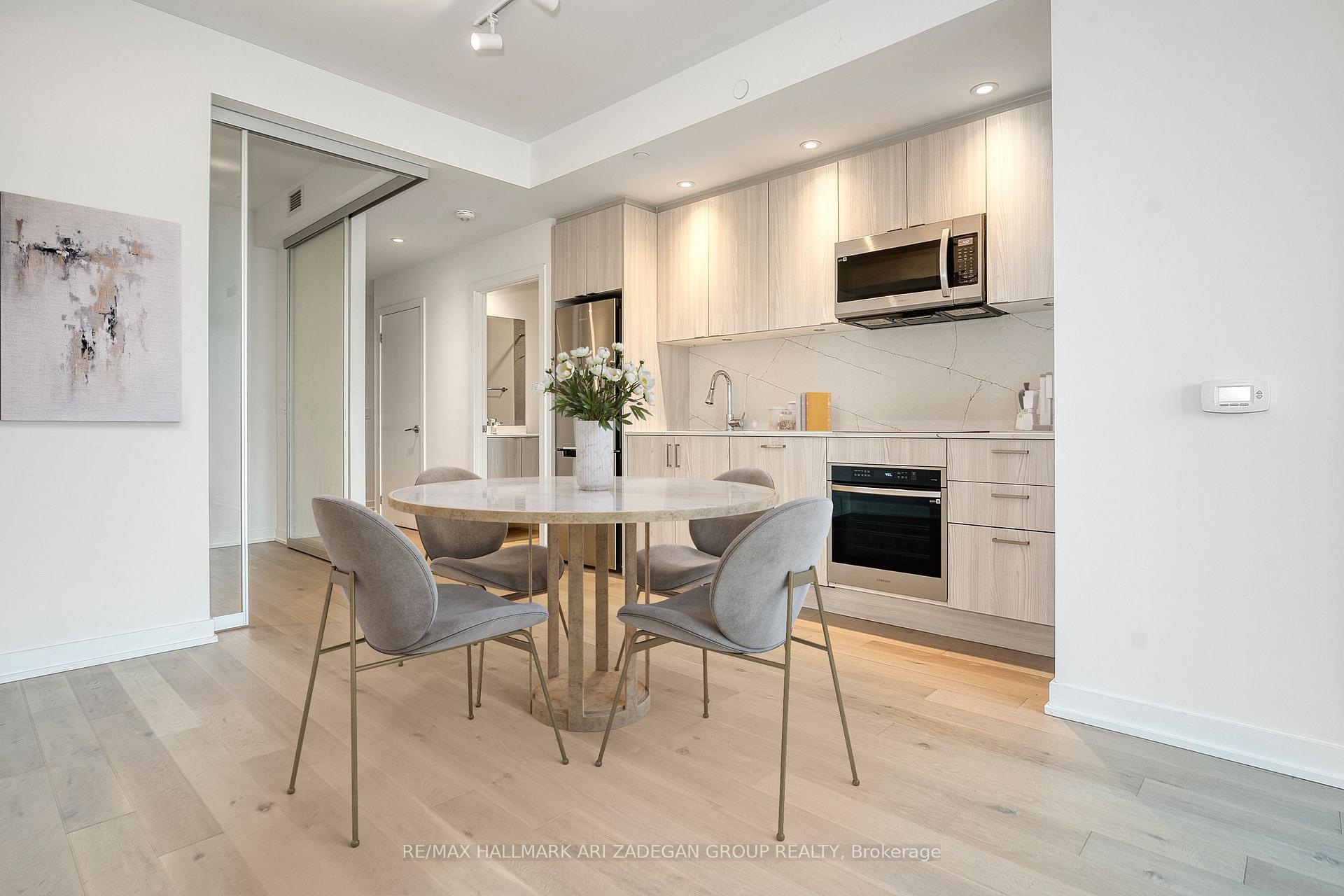 3 Bedrooms Condo at 1926 Lake Shore, Toronto For sale