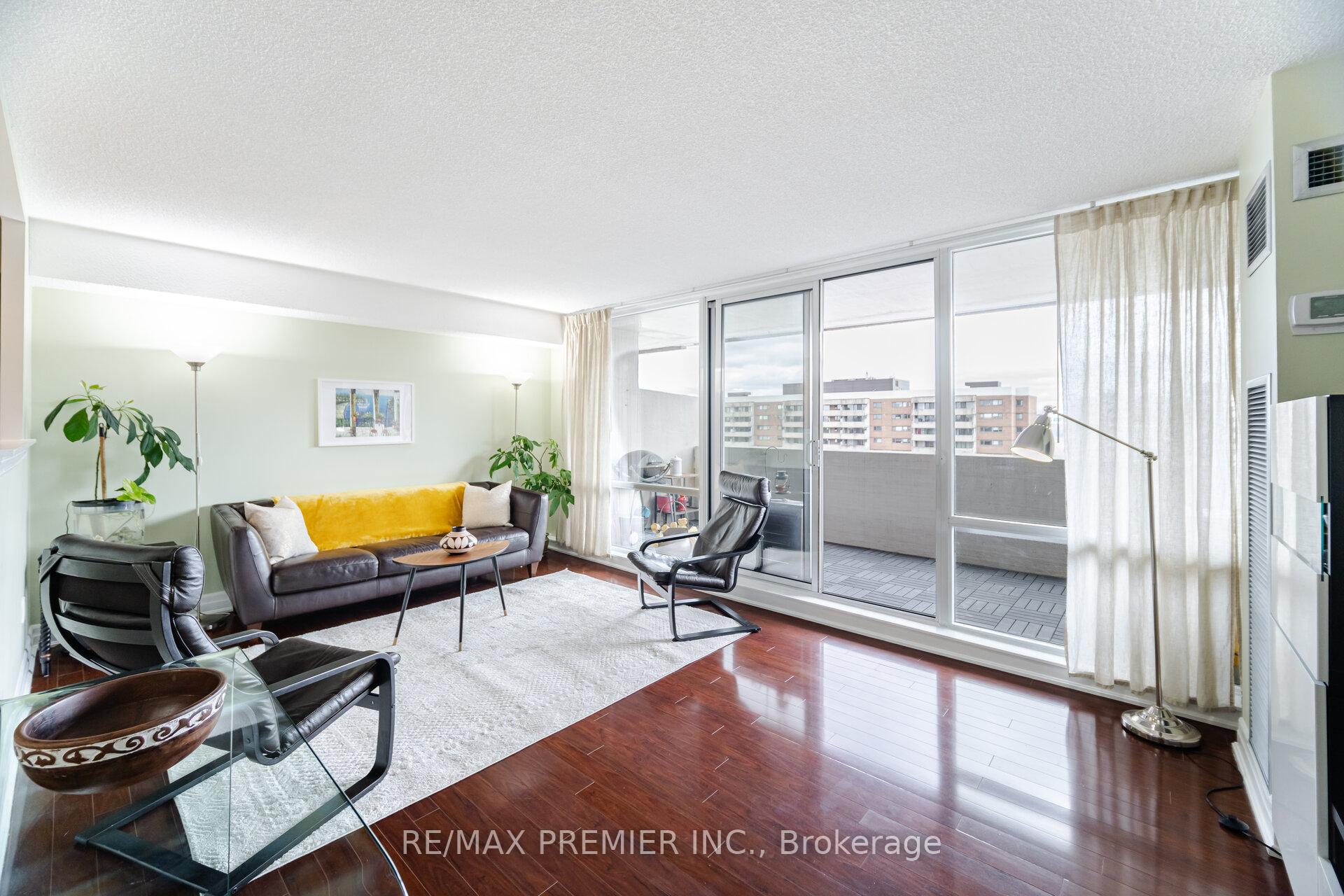 2 Bedrooms Condo at 270 Scarlett, Toronto For sale