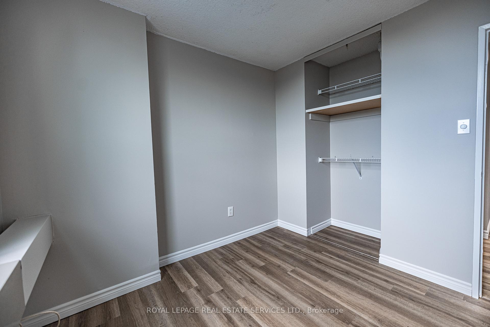 3 Bedrooms Condo at 966 Inverhouse,  Mississauga For sale