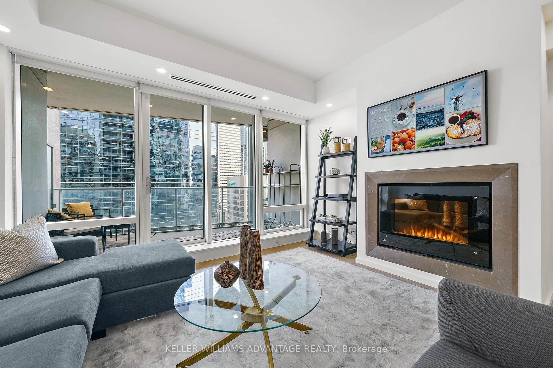 2 Bedrooms Condo at 180 University, Toronto For sale