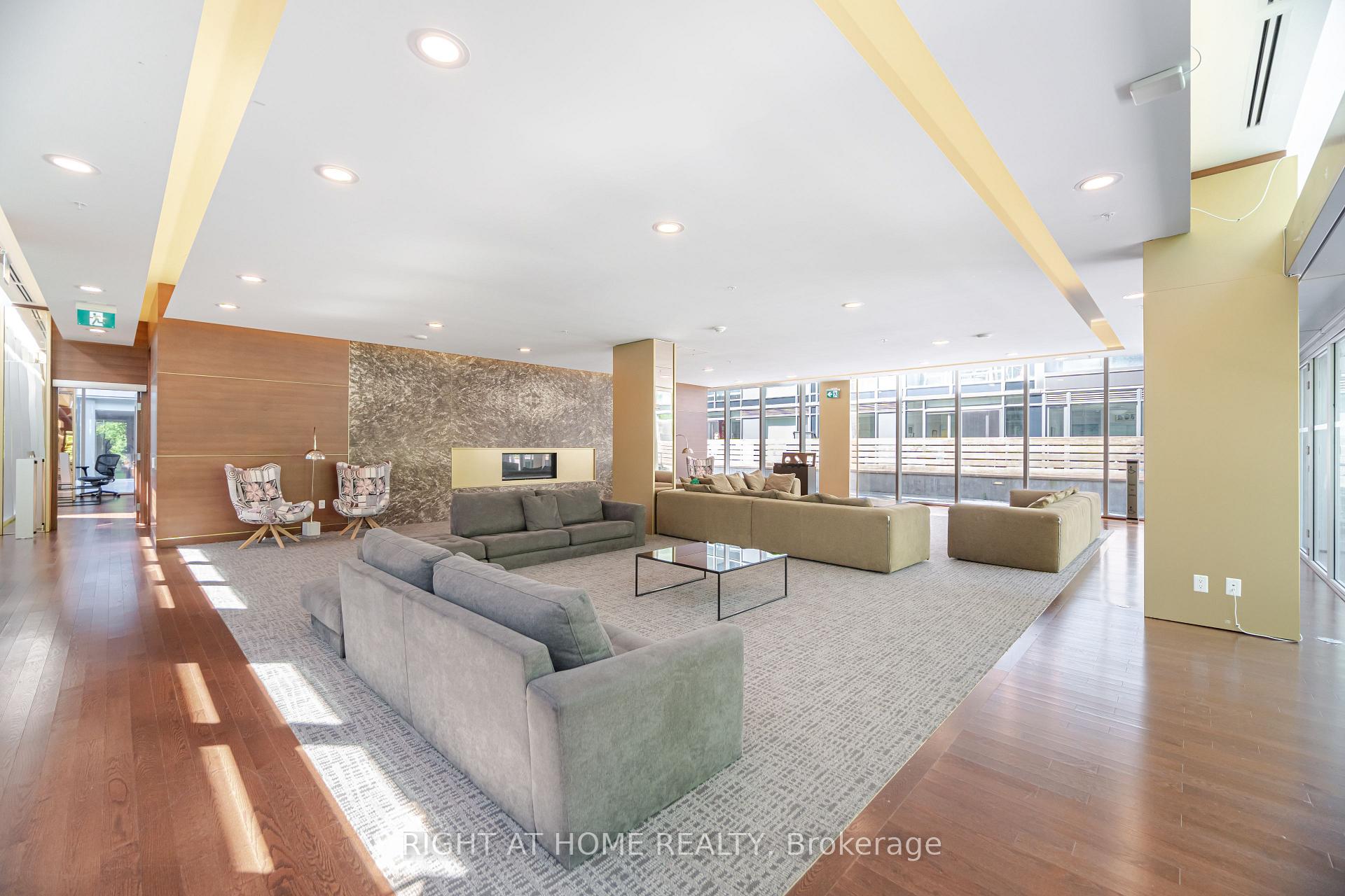1 Bedroom Condo at 455 Front, Toronto For sale
