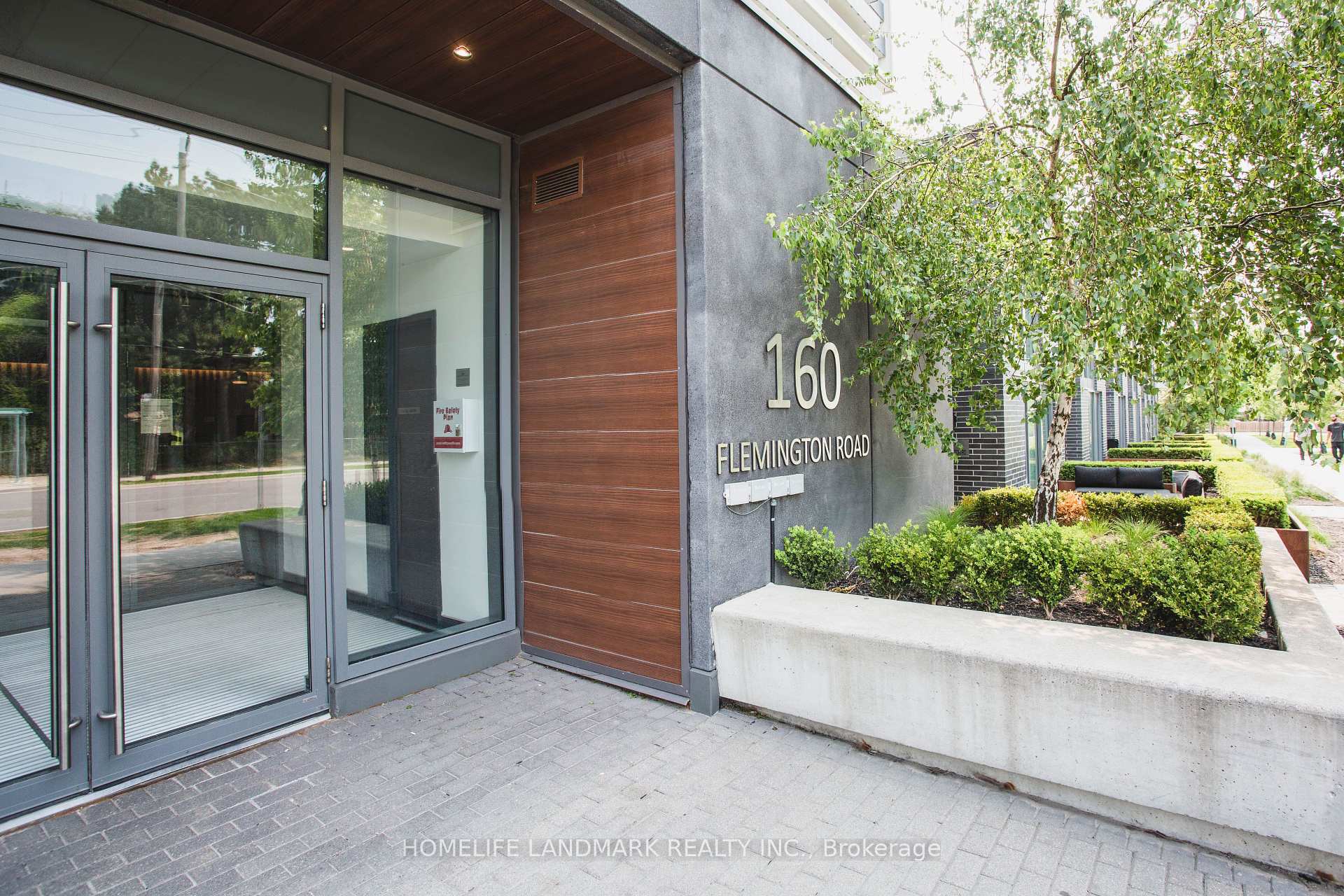 2 Bedrooms Condo at 160 Flemington, Toronto For sale
