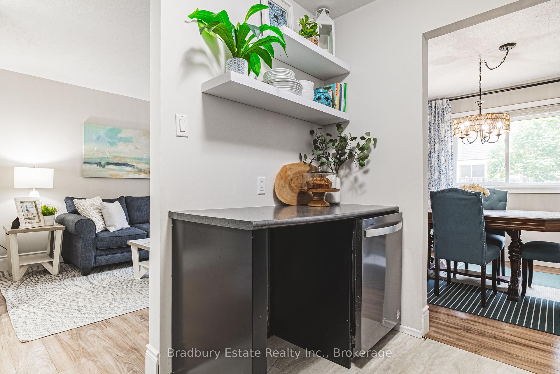 3 Bedrooms Condo at 1489 Ester, Burlington For sale