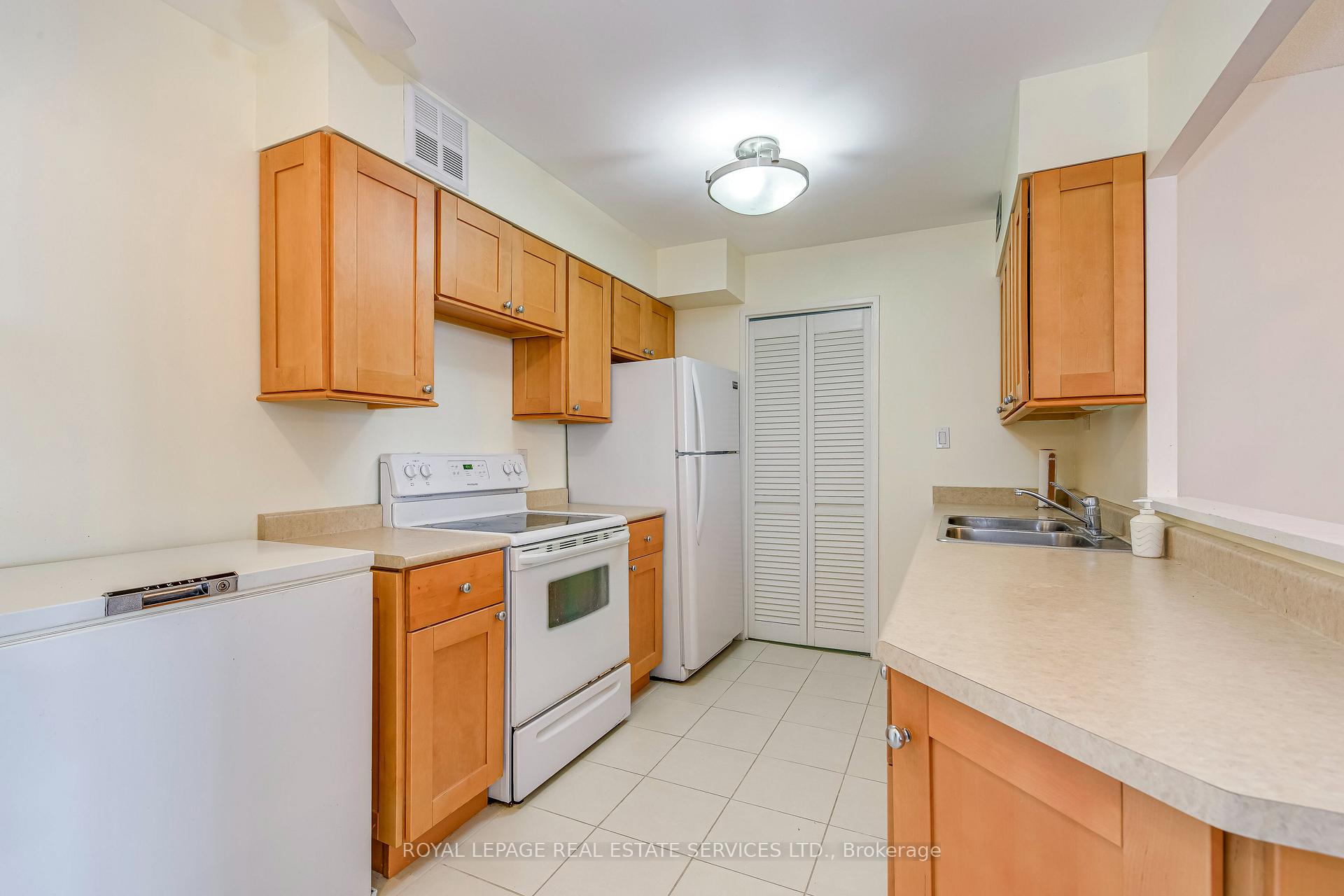 2 Bedrooms Condo at 3605 Kariya, Mississauga For sale