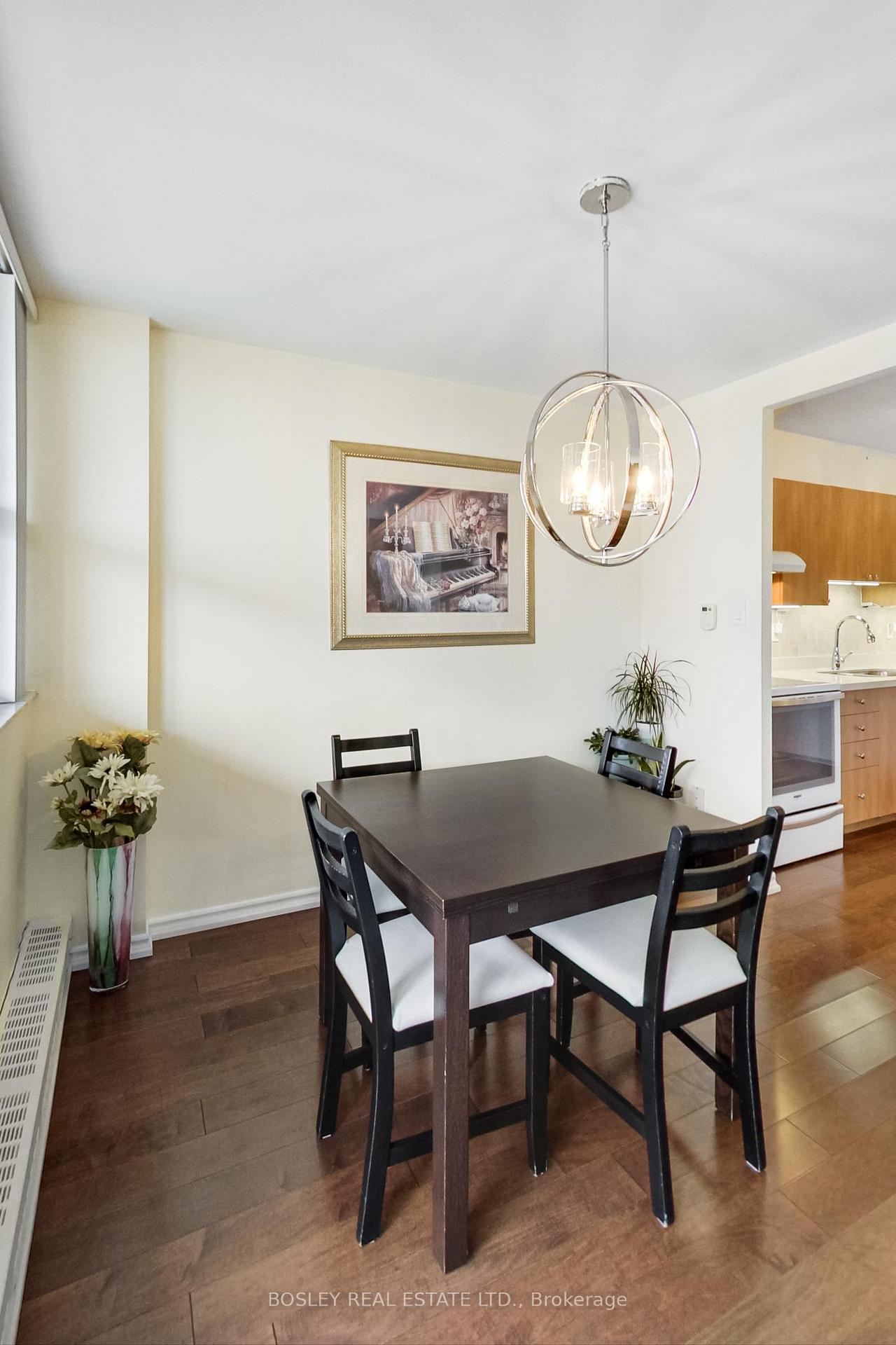 2 Bedrooms Condo at 3501 Glen Erin,  Mississauga For sale