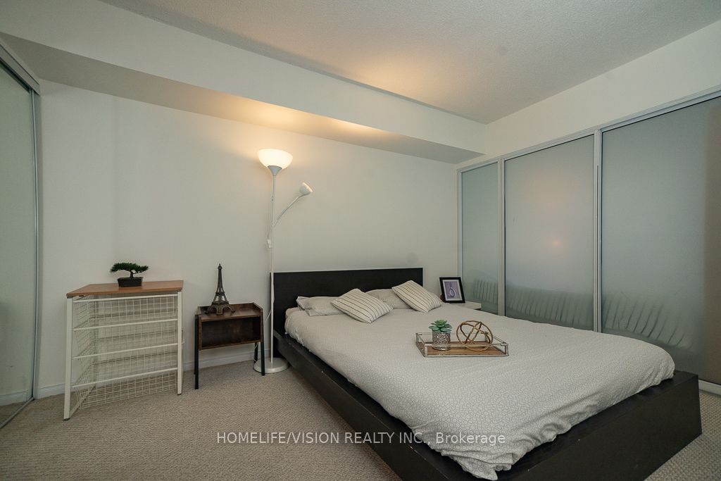 35 Finch Avenue E, #703