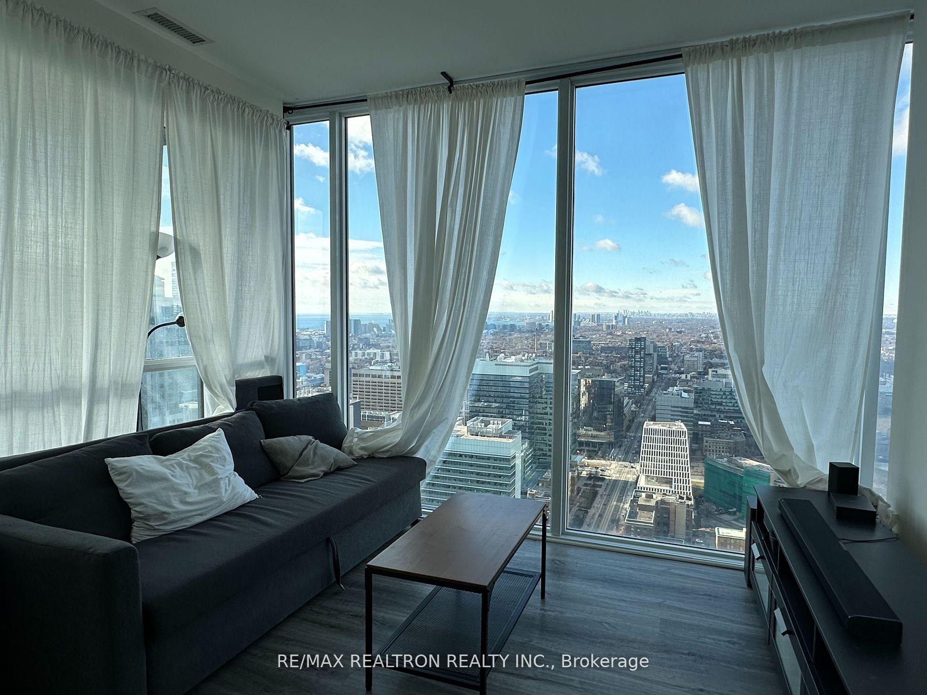 3 Bedrooms Condo at 15 Grenville,  Toronto For sale