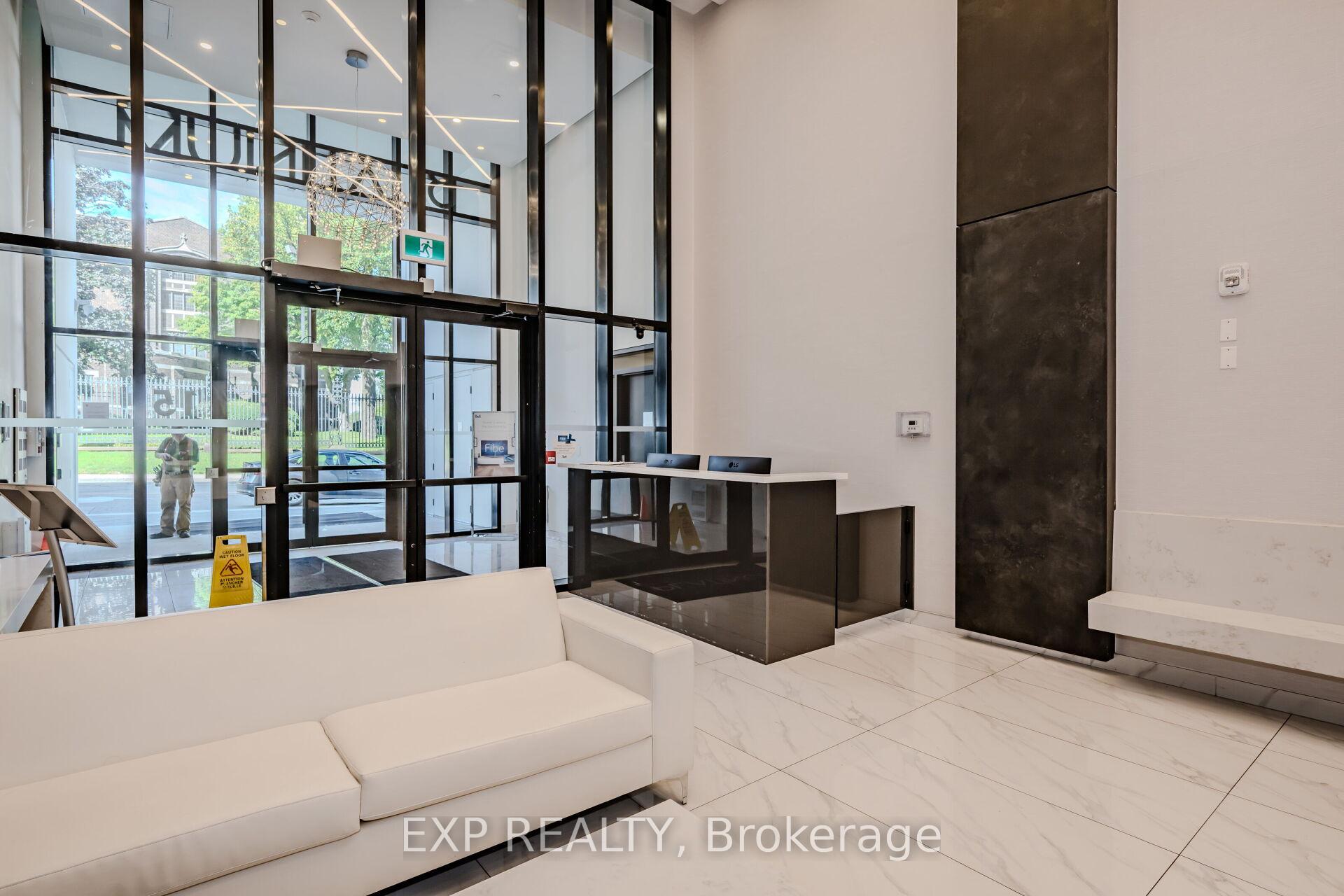 2 Bedrooms Condo at 15 Queen, Hamilton For sale