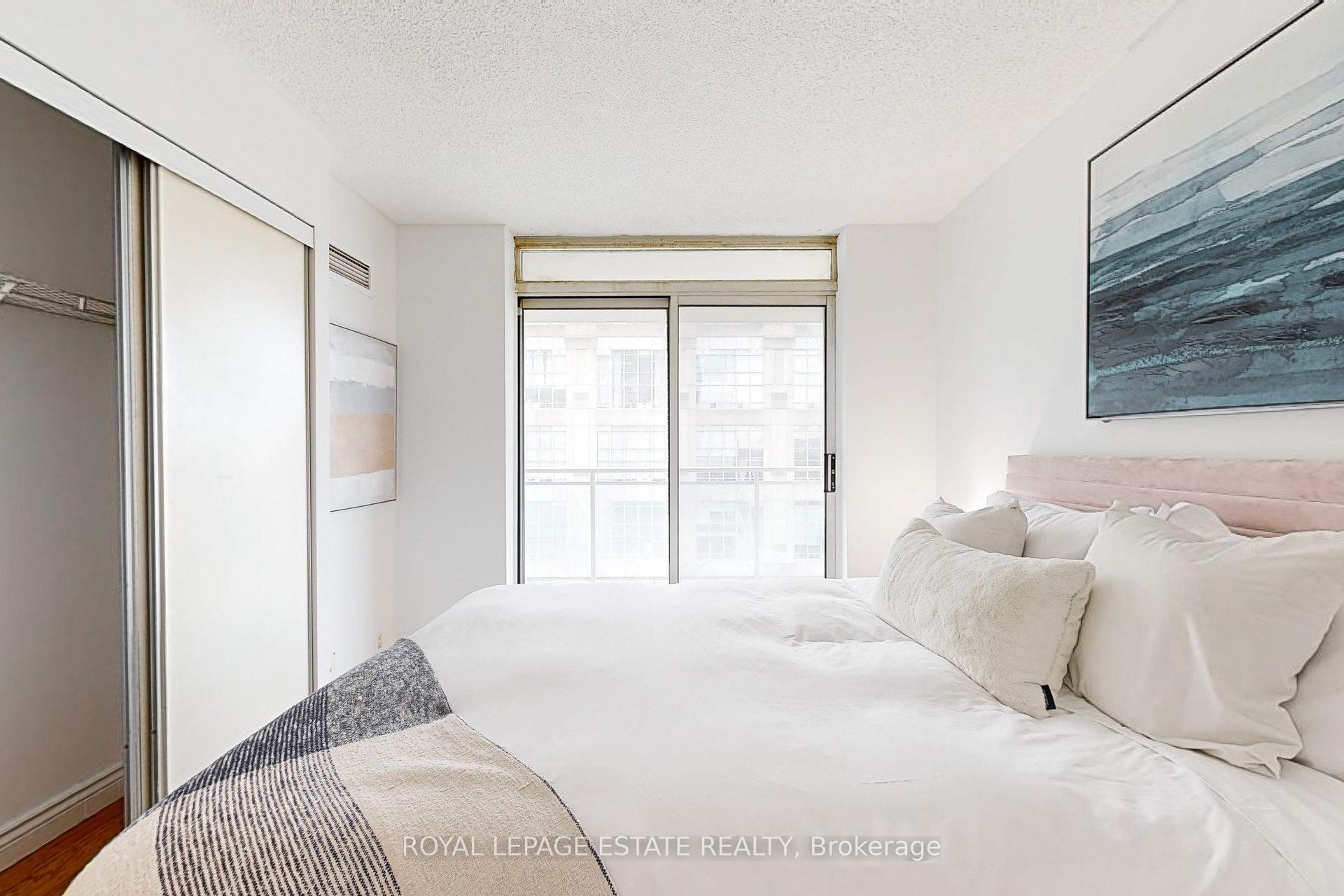 2 Bedrooms Condo at 185 Legion,  Toronto For sale