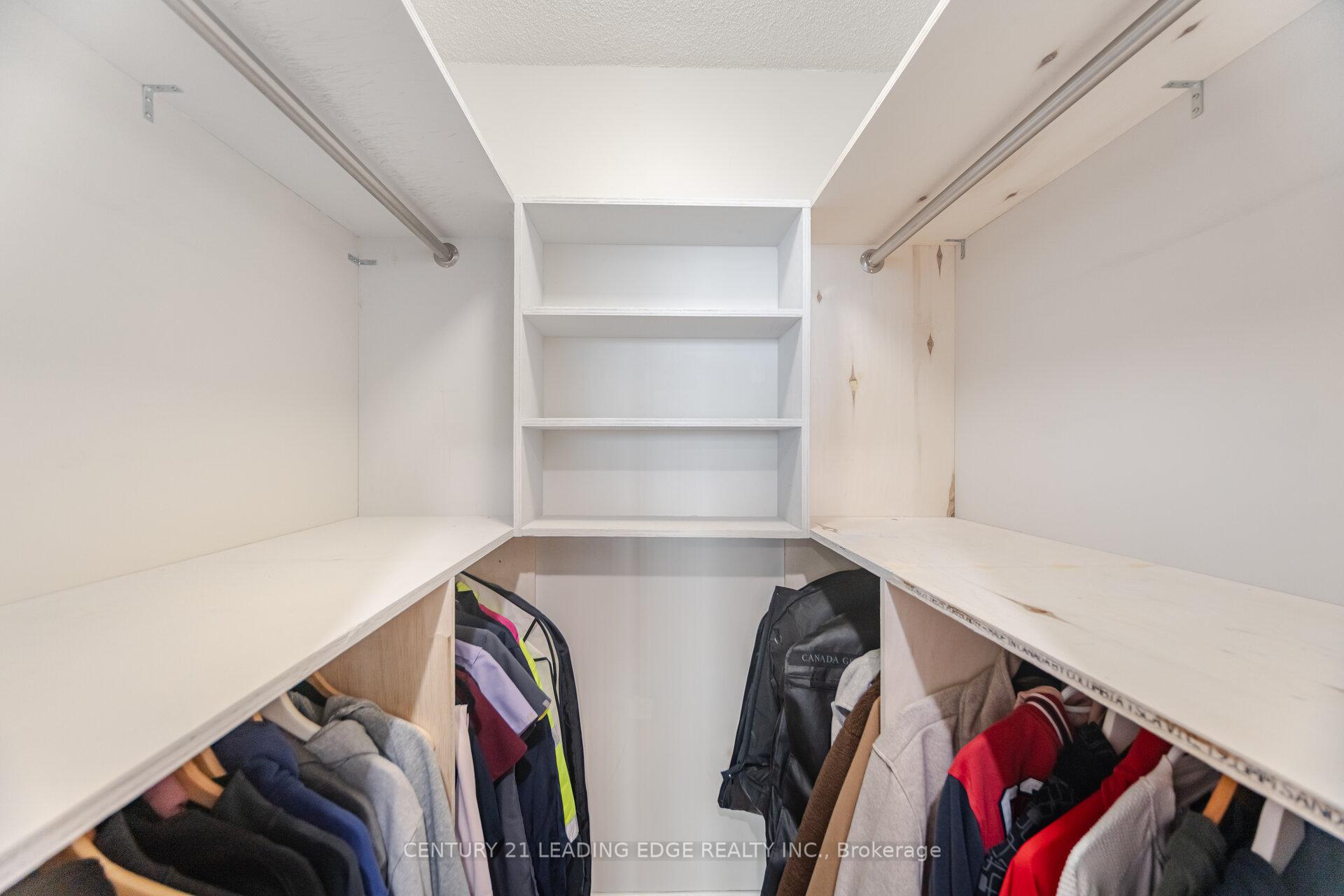 3 Bedrooms Condo at 68 Corporate, Toronto For sale