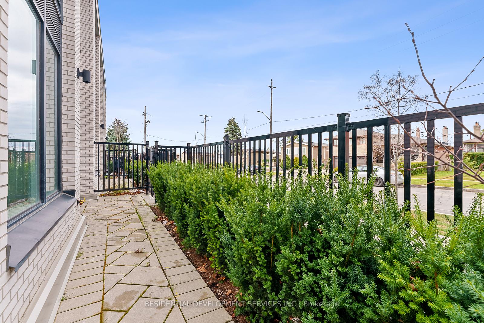 3 Bedrooms Condo at 15 Maryport Ave,  Toronto For sale