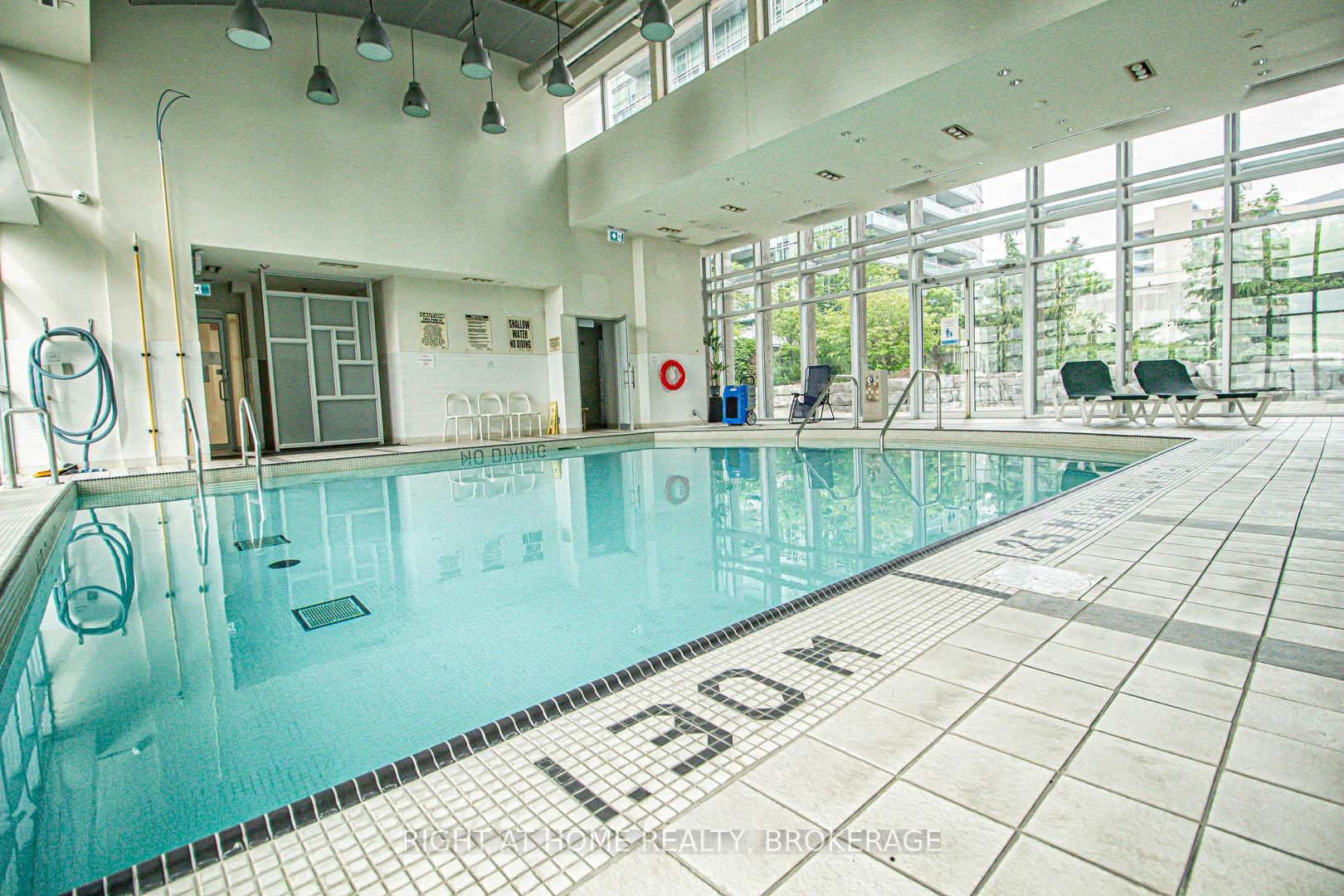2 Bedrooms Condo at 3939 Duke Of York, Mississauga For sale