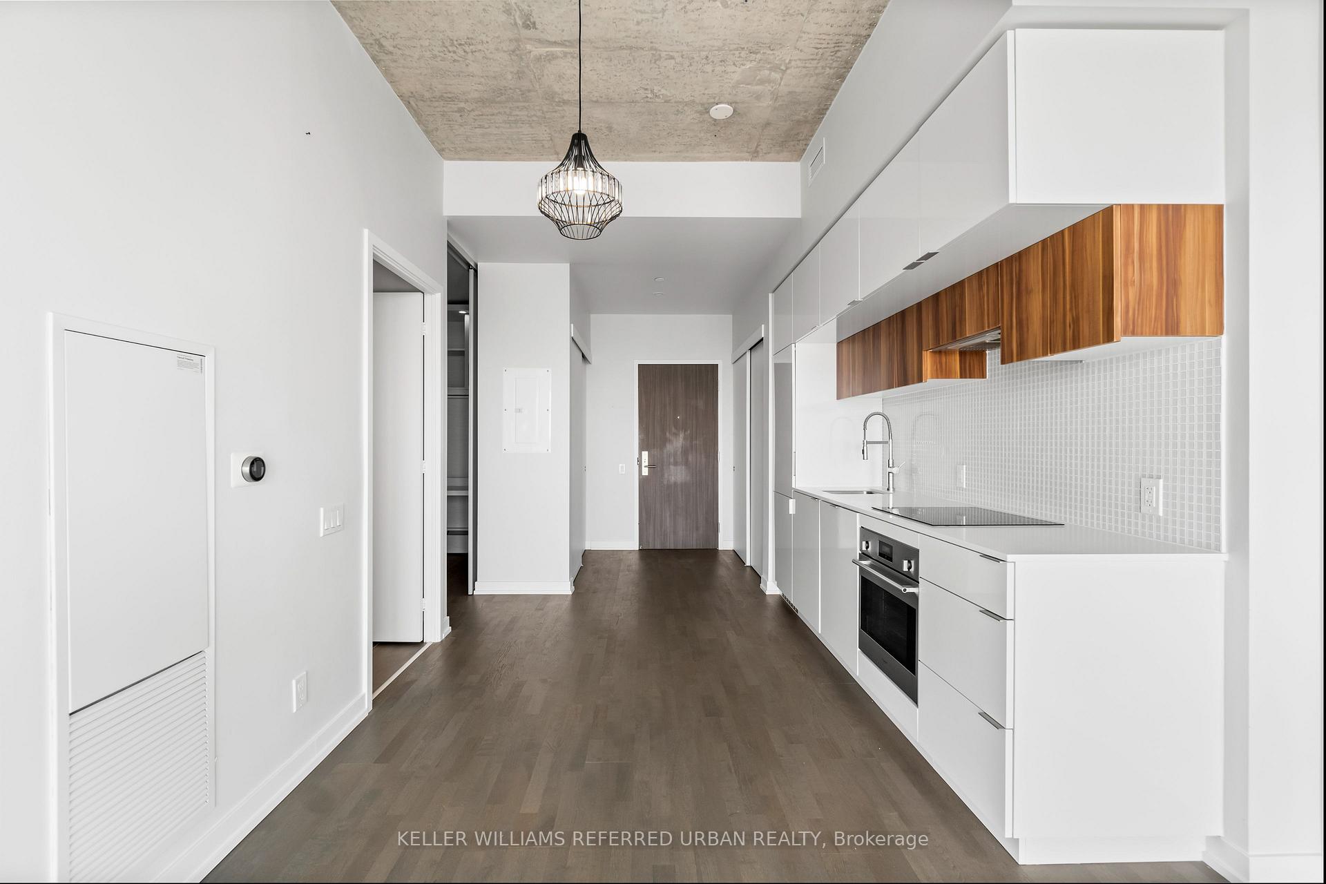 2 Bedrooms Condo at 185 Roehampton, Toronto For sale