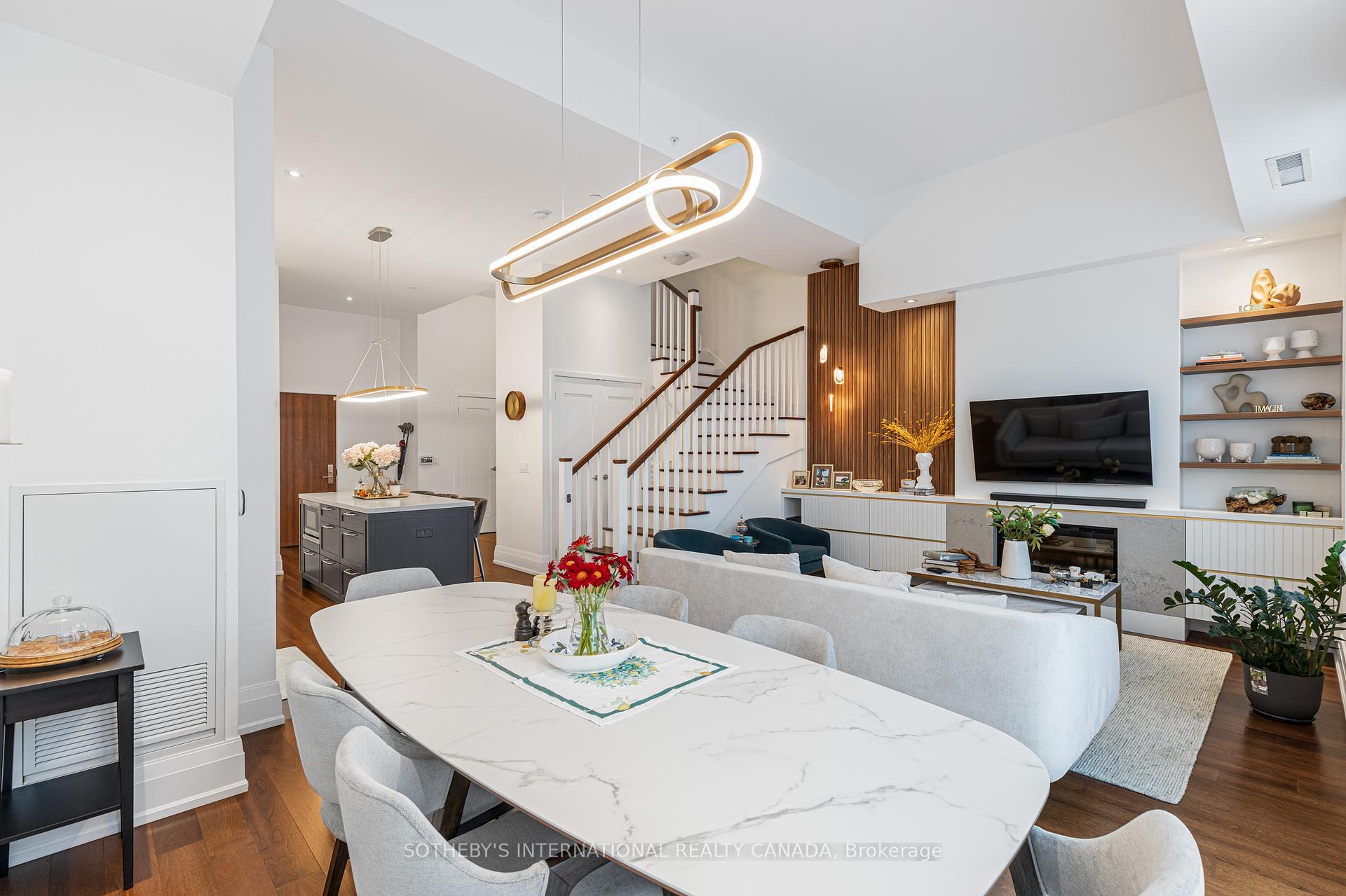 4 Bedrooms Condo at 25 Malcolm, Toronto For sale