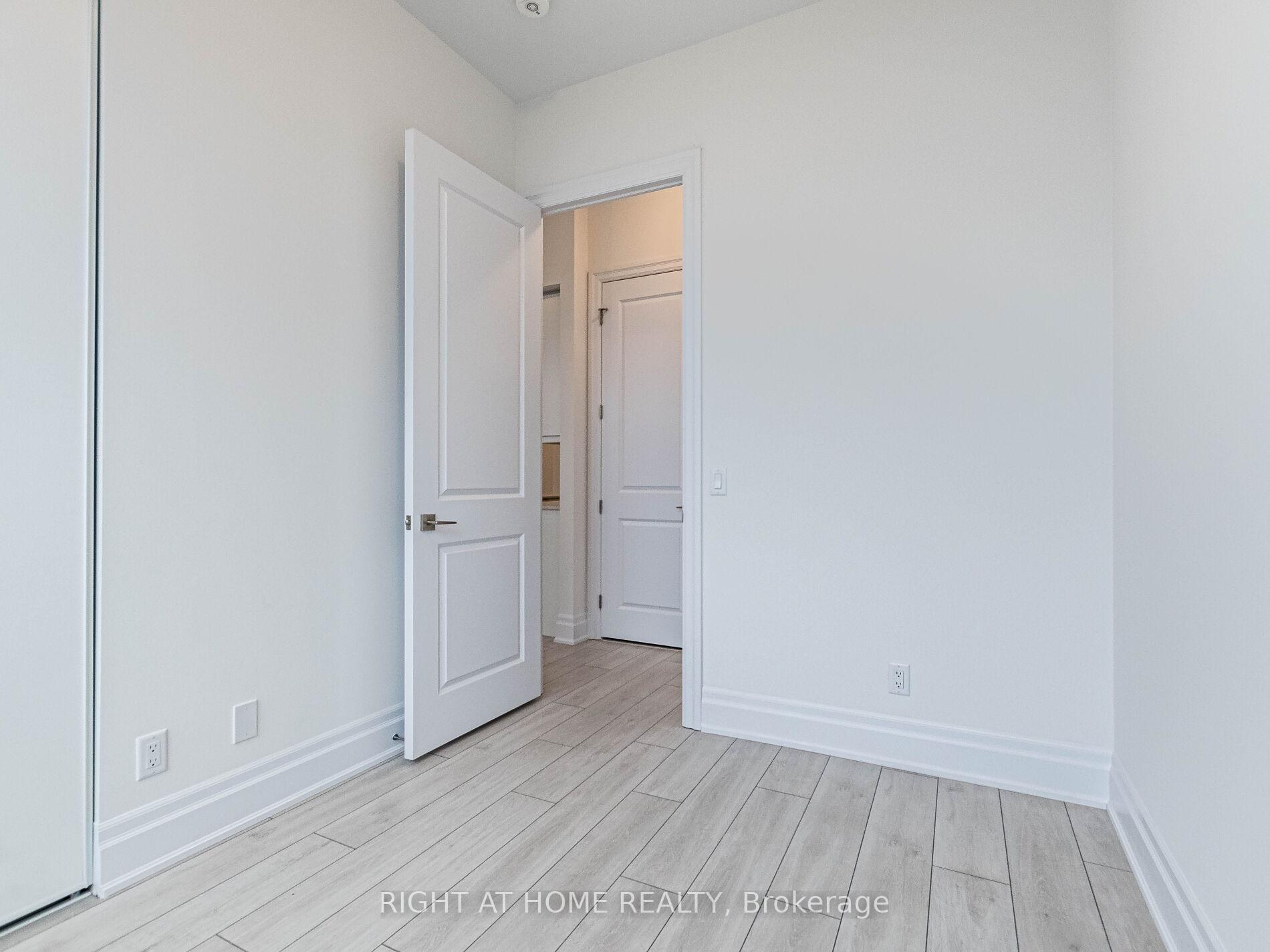 2 Bedrooms Condo at 30 Elm,  Mississauga For sale