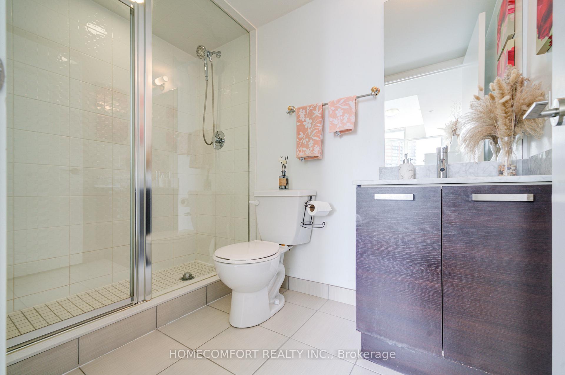 3 Bedrooms Condo at 68 Abell,  Toronto For sale