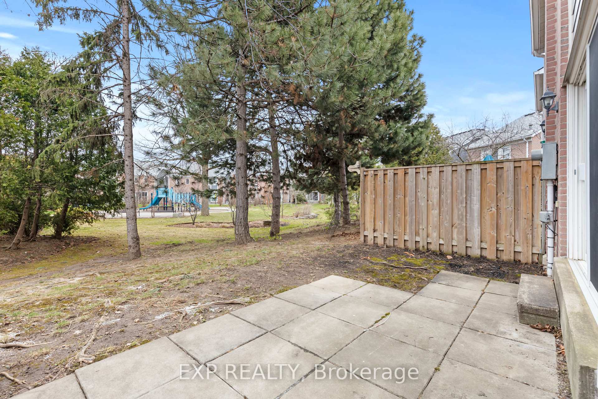 3 Bedrooms Condo at 2205 South Millway,  Mississauga For sale