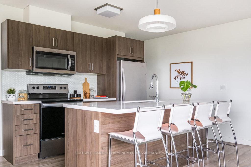 2 Bedrooms Condo at 467 Charlton, Hamilton For sale