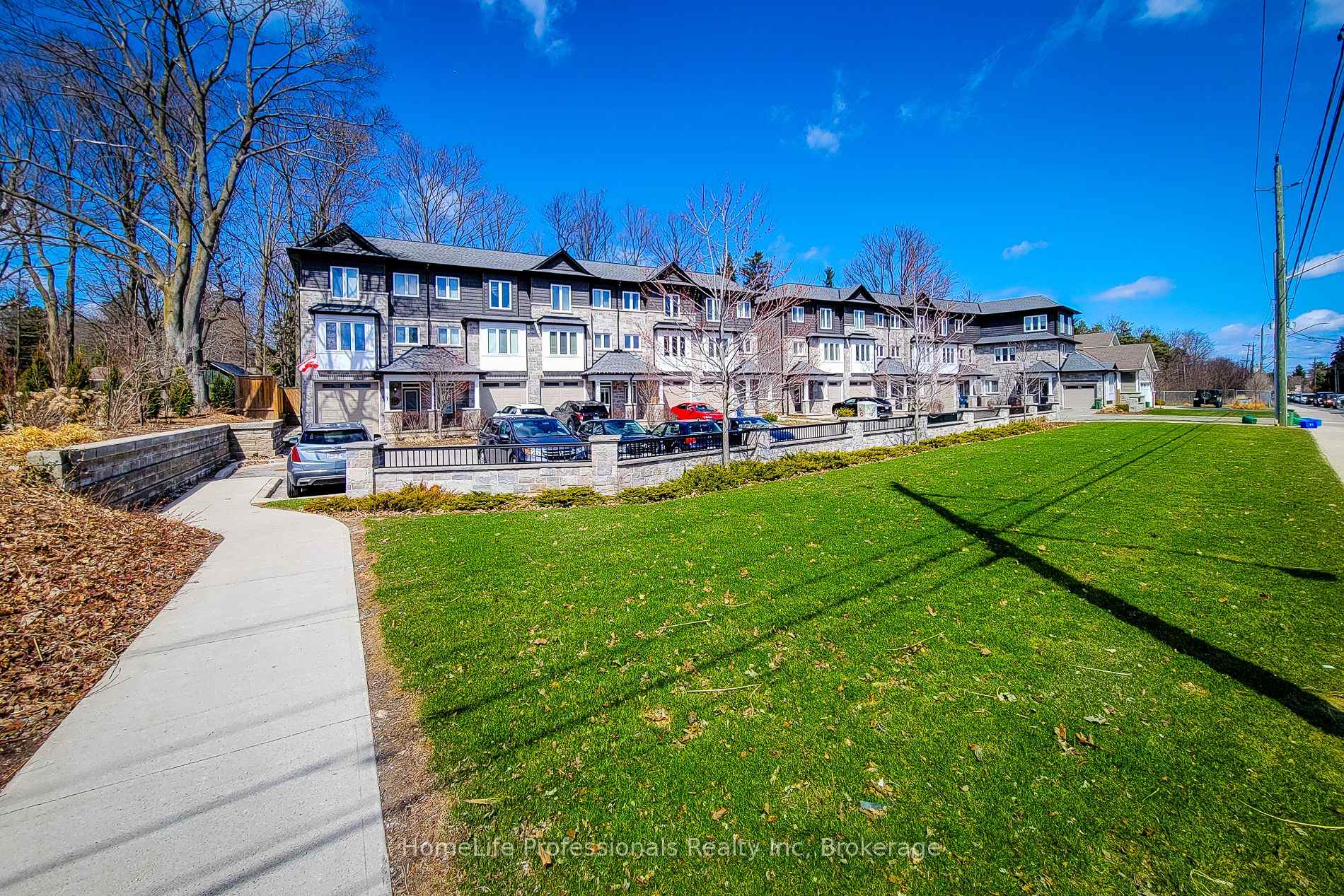 3 Bedrooms Condo at 111 Wilson, Hamilton For sale
