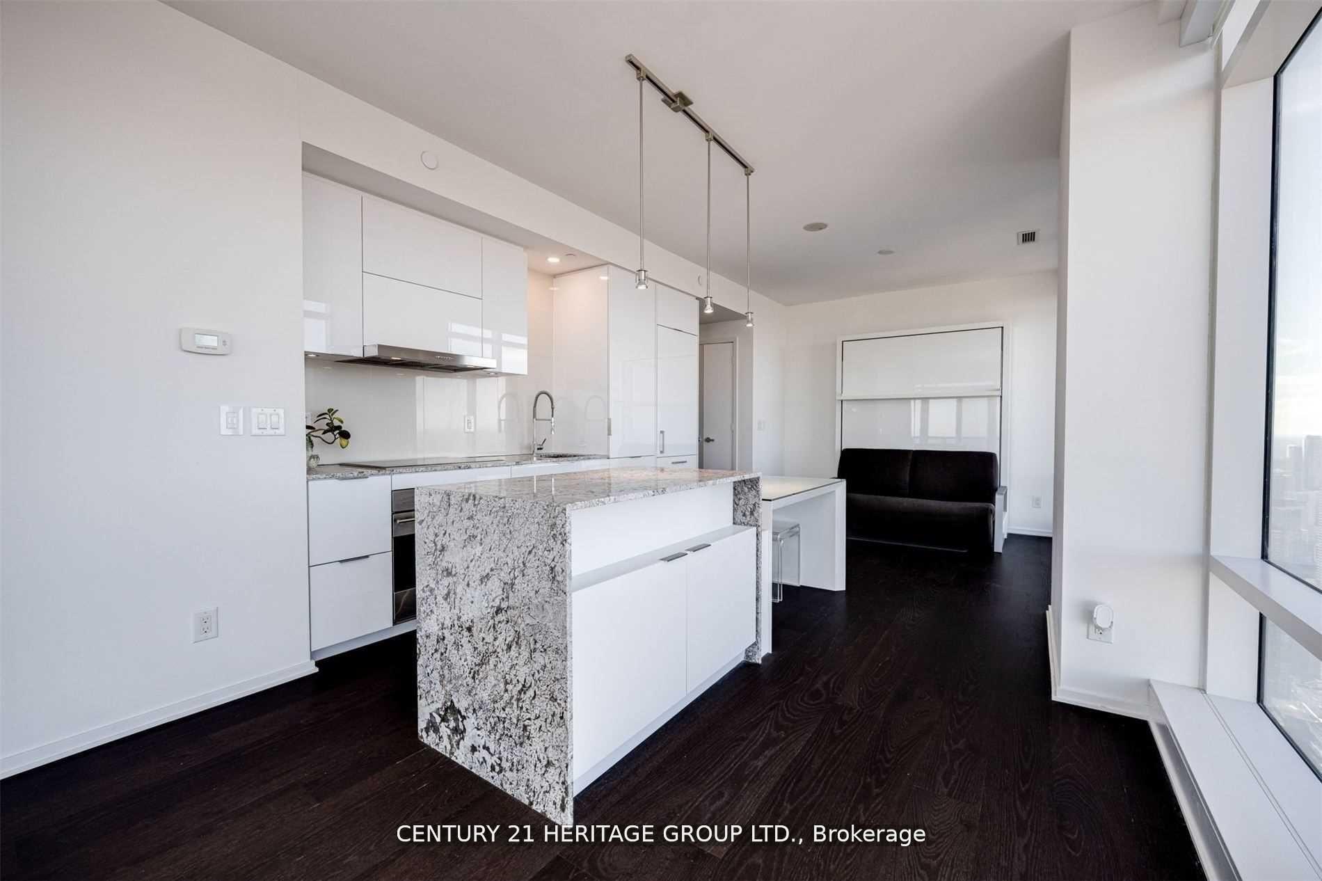 2 Bedrooms Condo at 1 Bloor, Toronto For sale