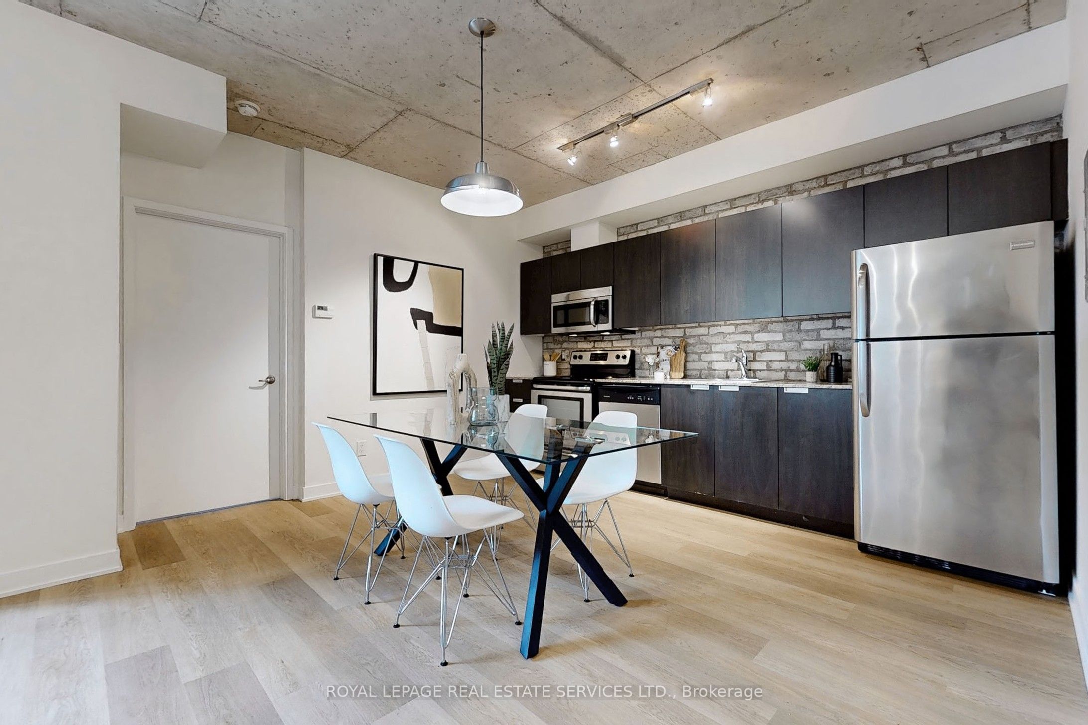 400 Wellington Street W, #507