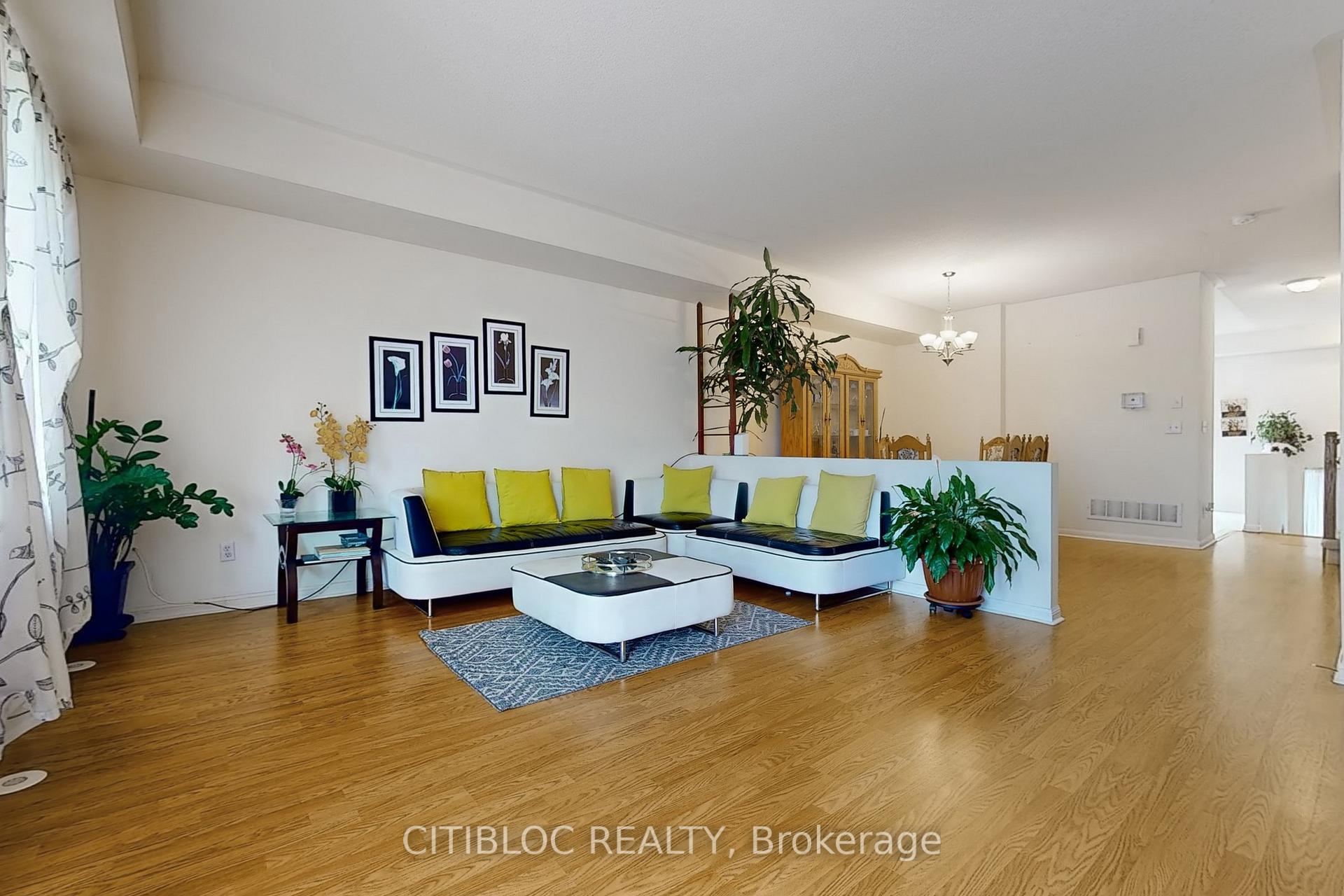 4 Bedrooms Condo at 3029 Finch, Toronto For sale