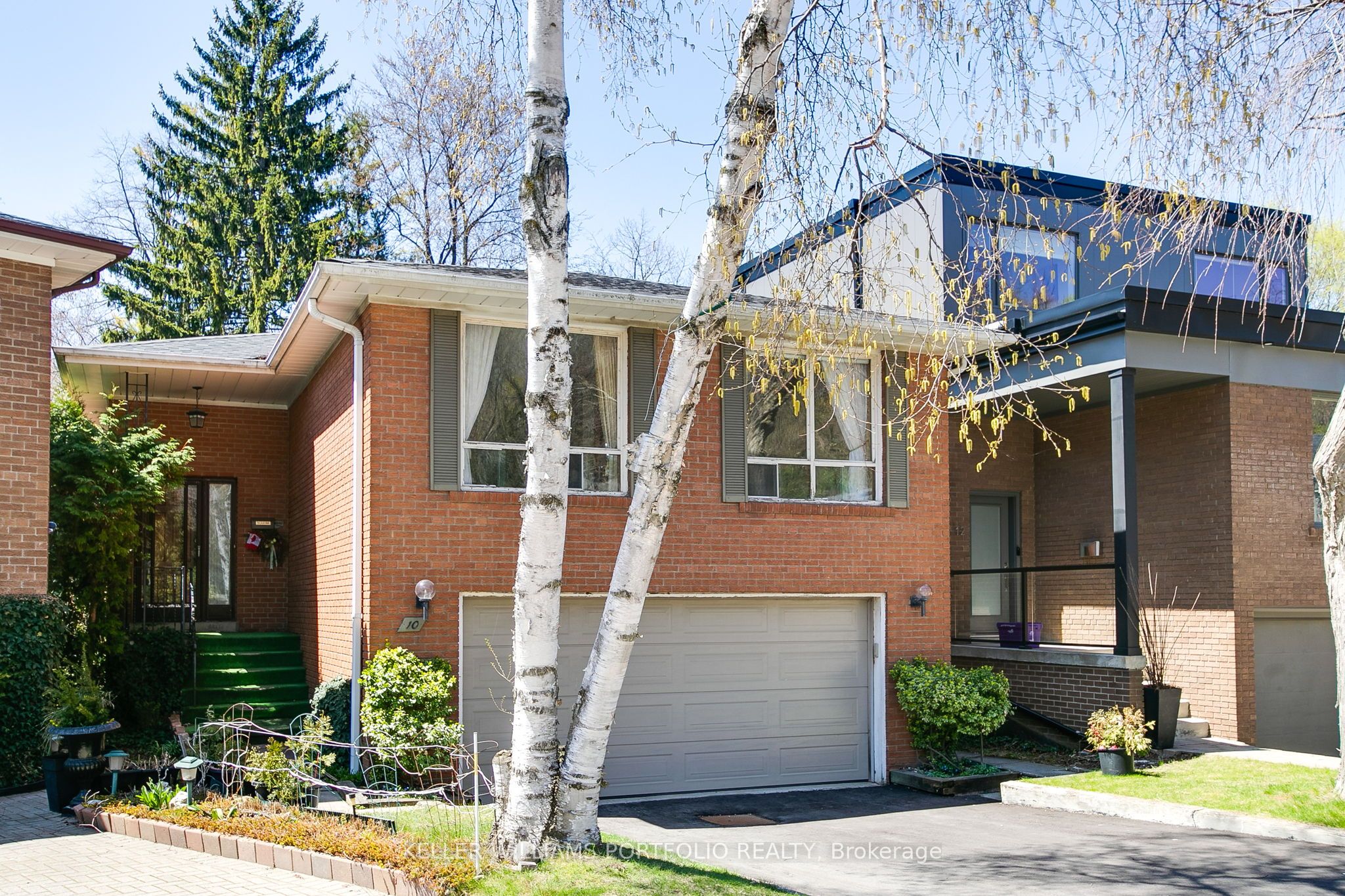 10 Innisfree Court, Toronto, ON M6S 3N8
