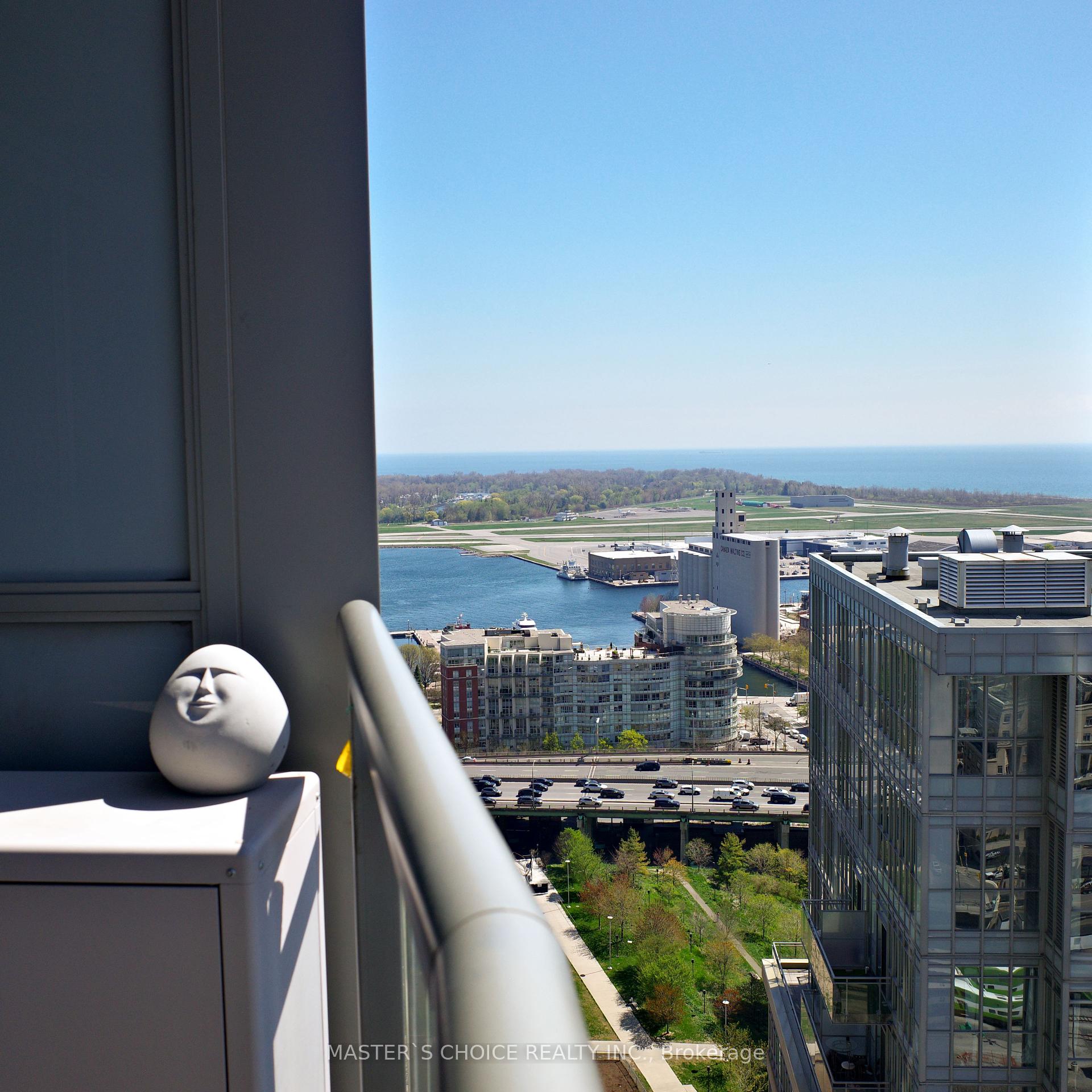 2 Bedrooms Condo at 21 Iceboat, Toronto For sale