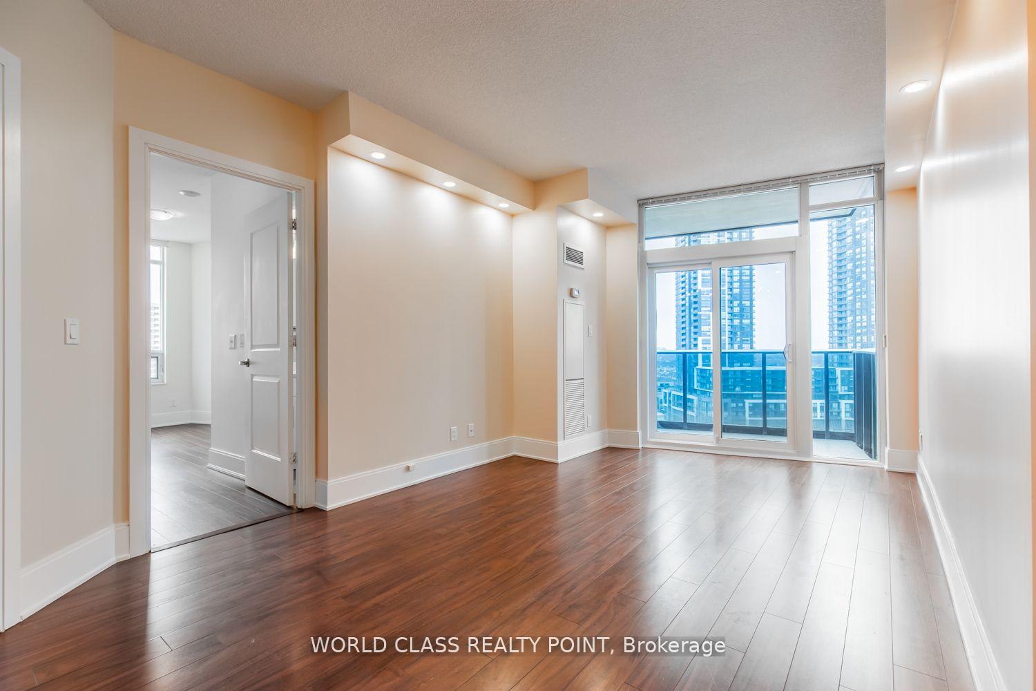 2 Bedrooms Condo at 330 Burnhamthorpe, Mississauga For sale