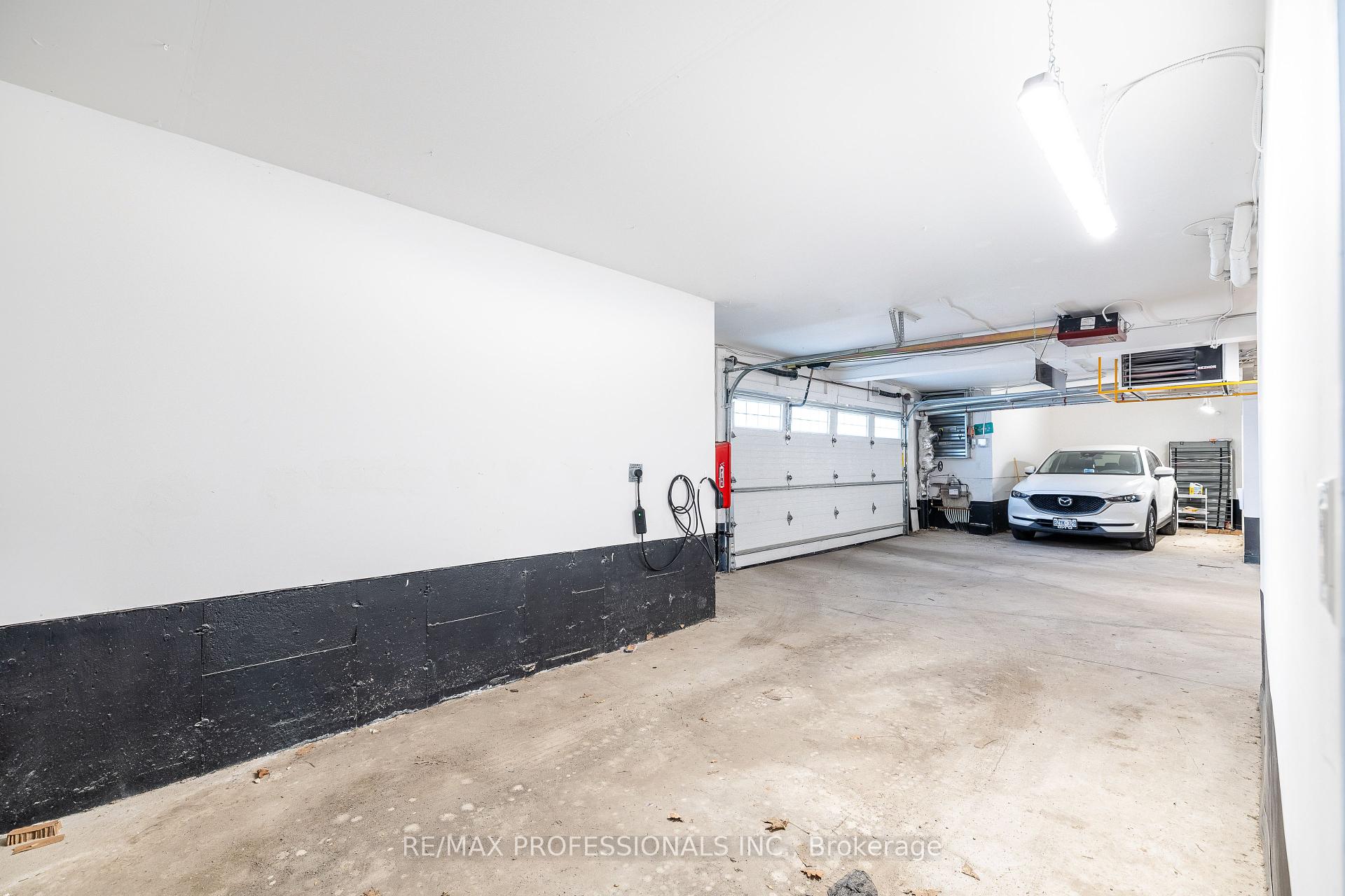 3 Bedrooms Condo at 150 Joymar, Mississauga For sale
