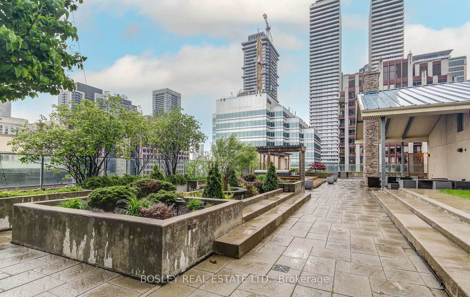 2 Bedrooms Condo at 8 Park, Toronto For sale