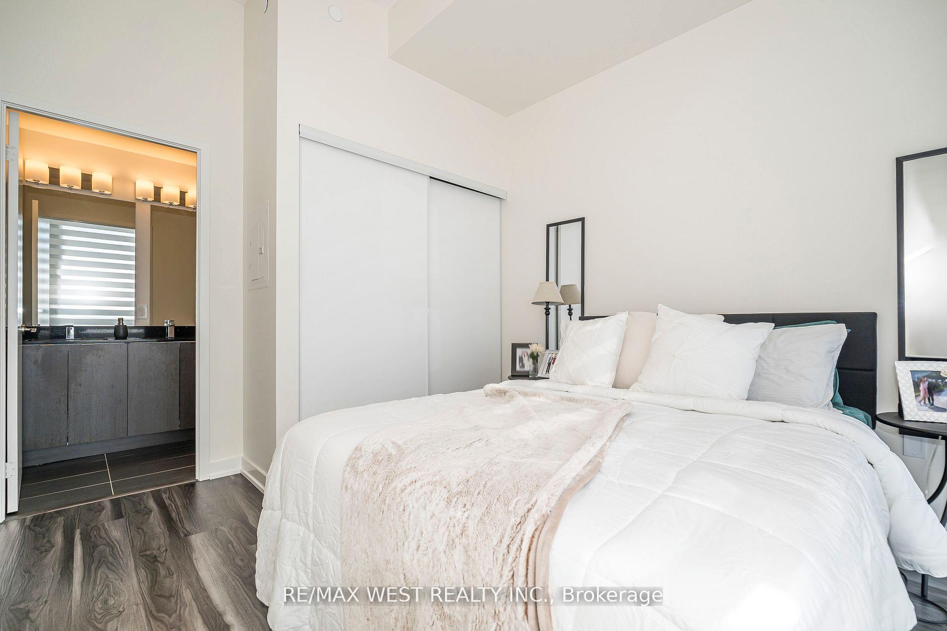 2 Bedrooms Condo at 859 The Queensway, Toronto For sale