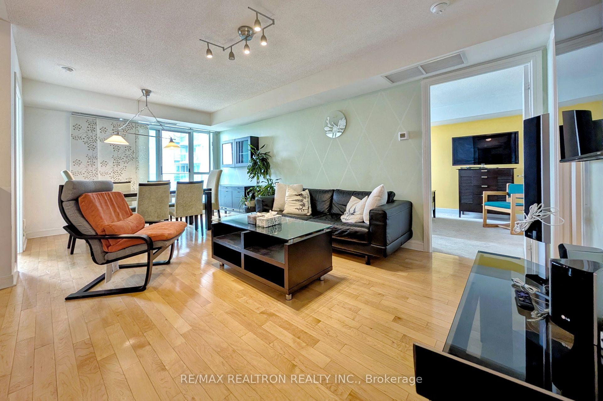 3 Bedrooms Condo at 35 Bales, Toronto For sale