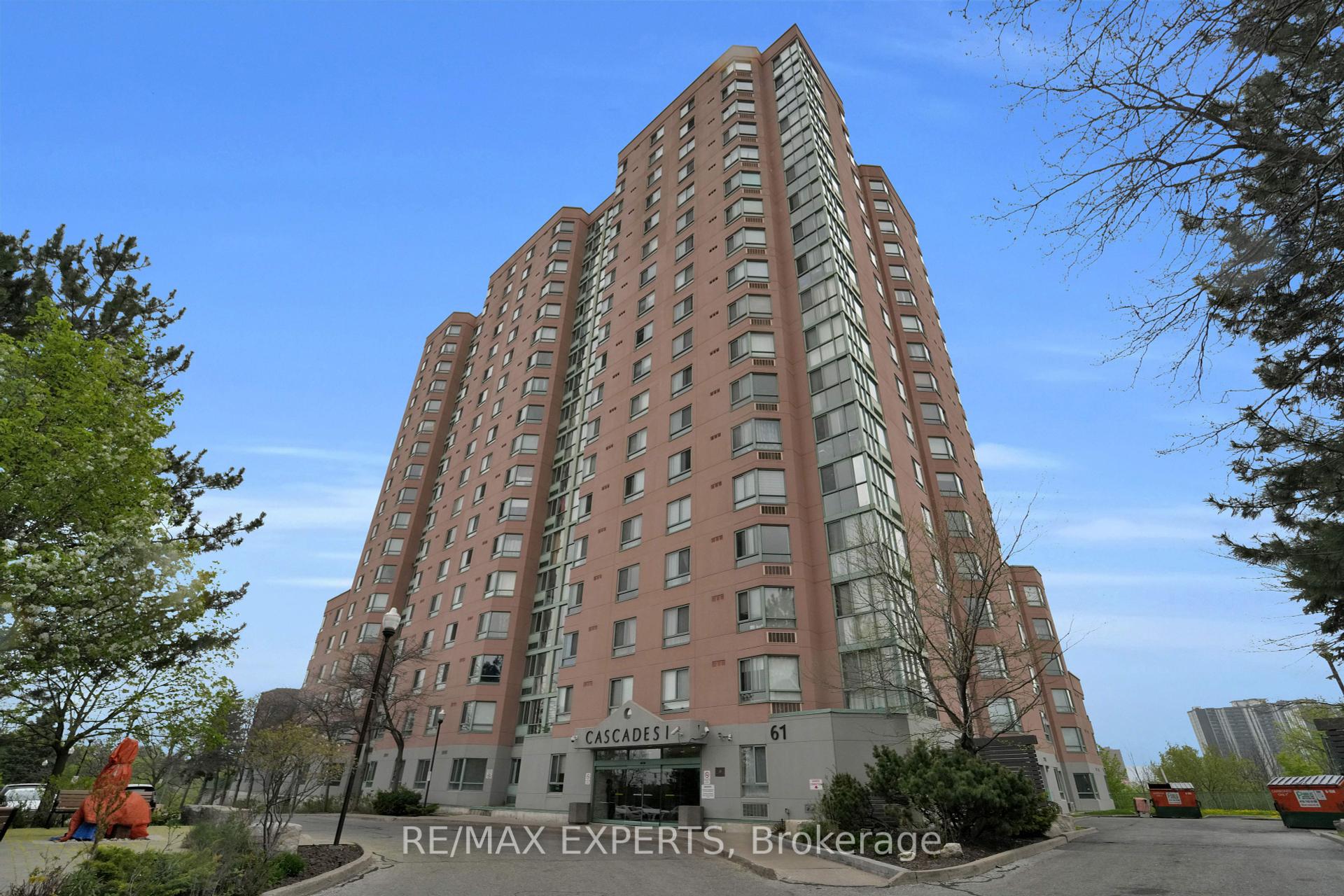 3 Bedrooms Condo at 61 Markbrook, Toronto For sale