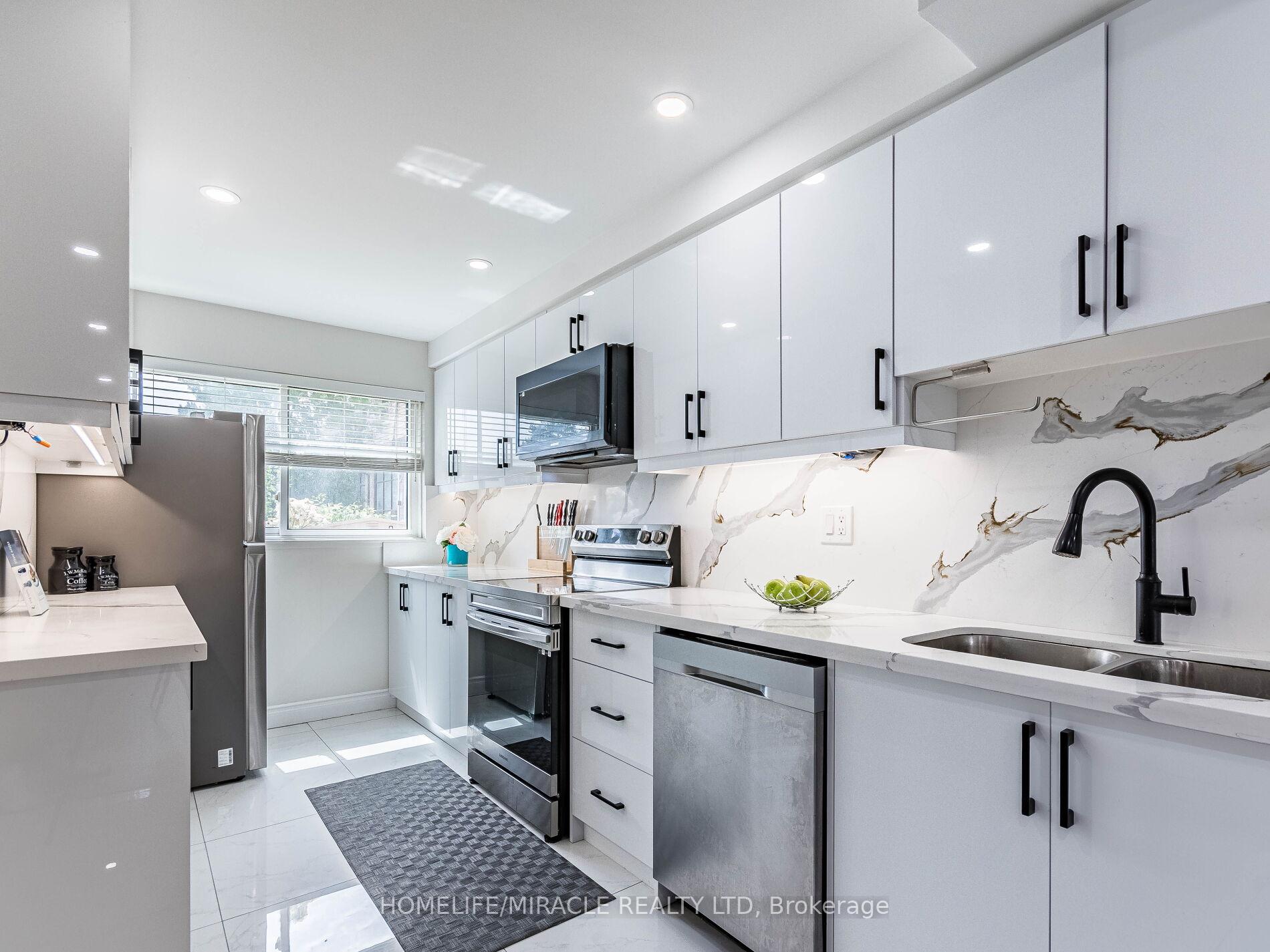 5 Bedrooms Condo at 180 Mississauga Valley, Mississauga For sale