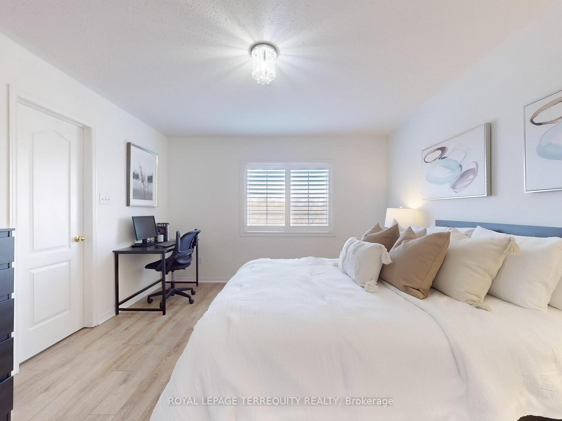 4 Bedrooms Condo at 6399 Spinnaker,  Mississauga For sale