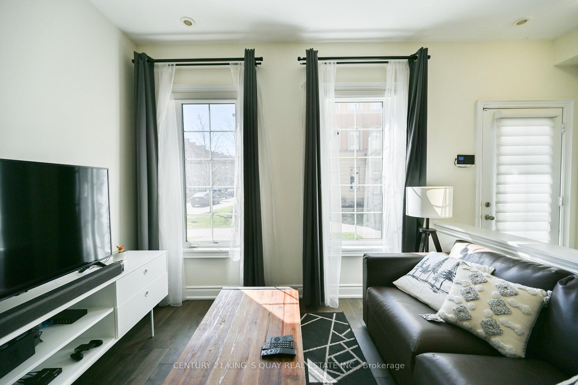 3 Bedrooms Condo at 40 Hargrave,  Toronto For sale