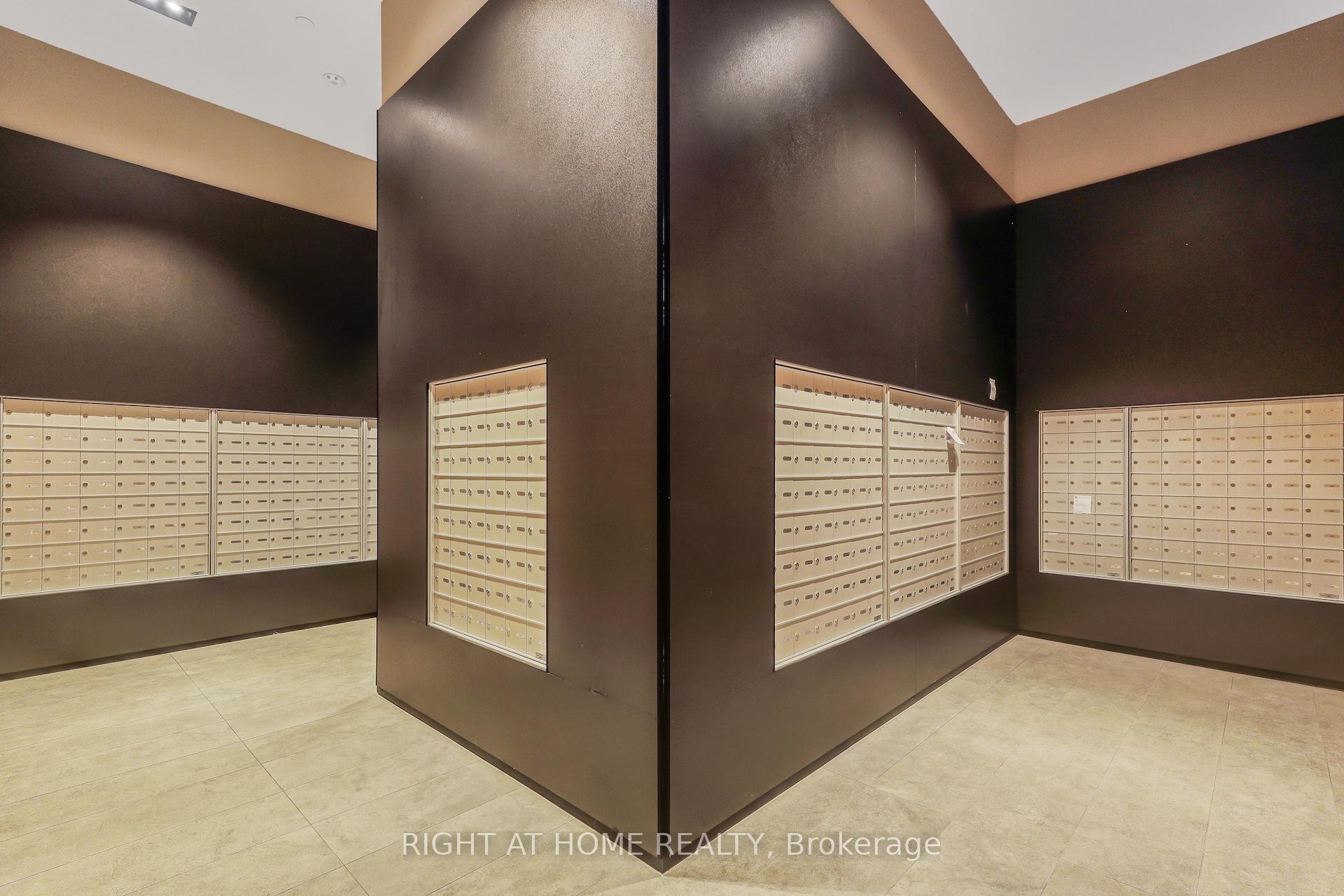 3 Bedrooms Condo at 108 Peter, Toronto For sale
