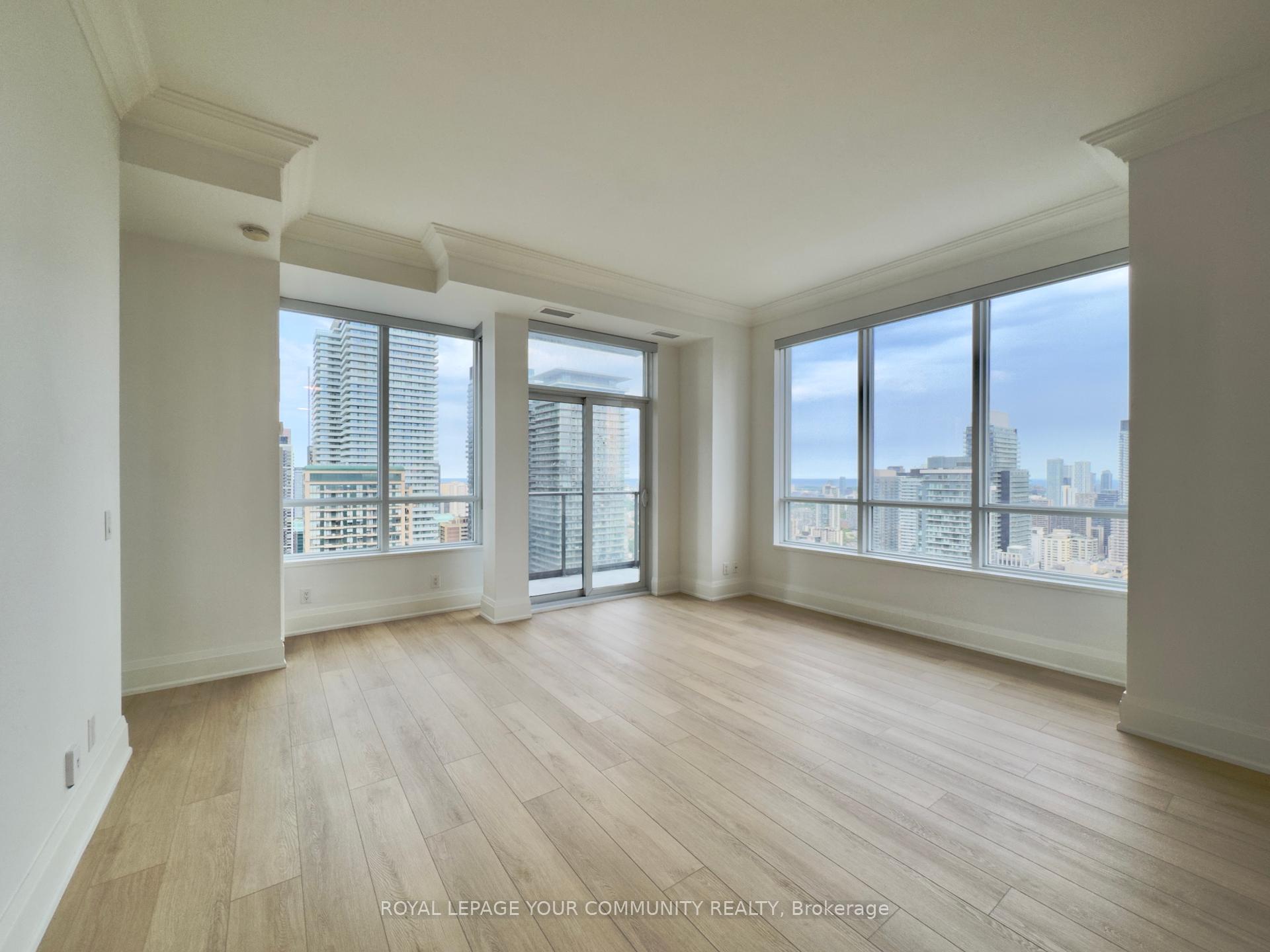 3 Bedrooms Condo at 21 Balmuto, Toronto For sale