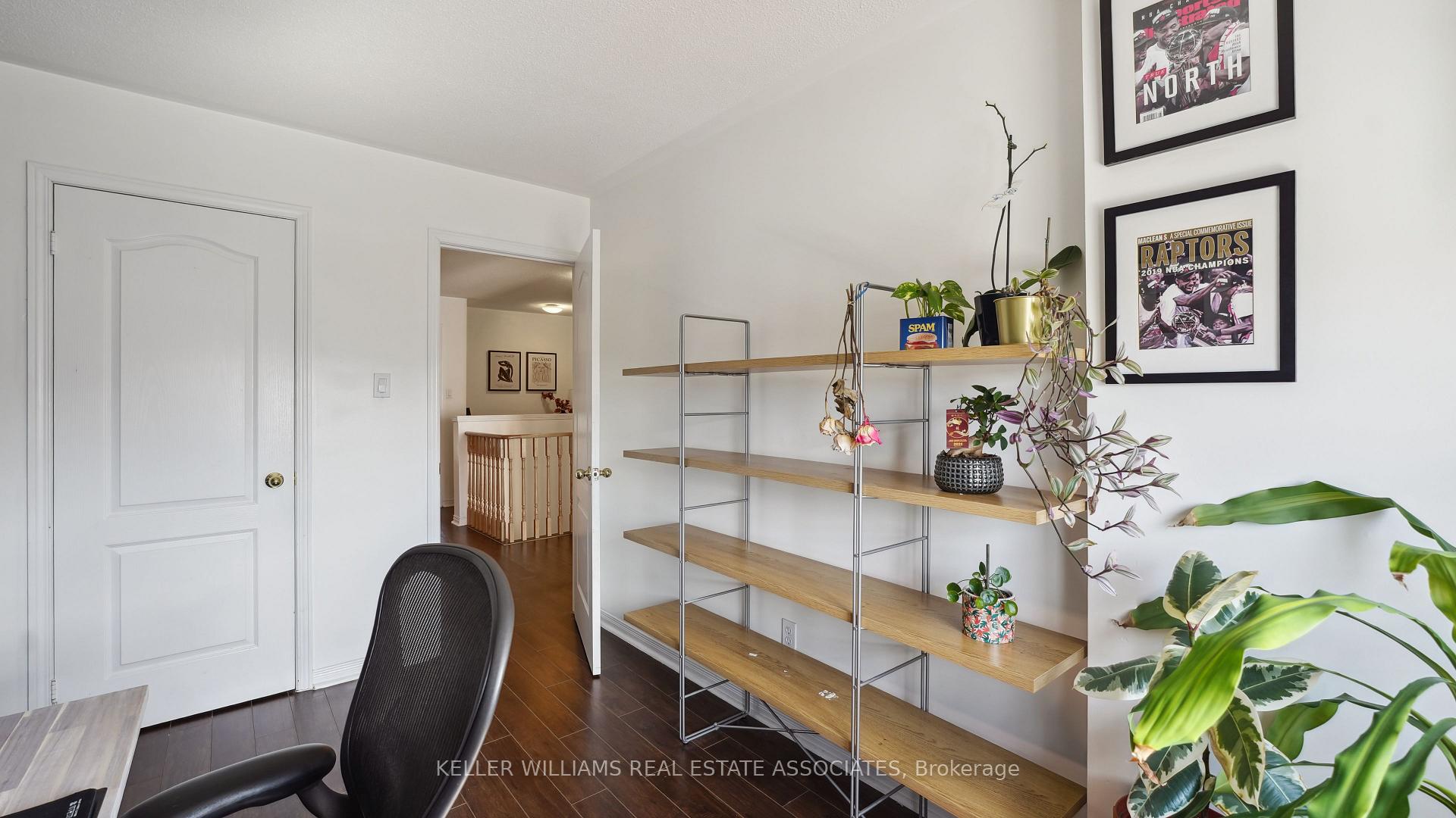 3 Bedrooms Condo at 6399 Spinnaker, Mississauga For sale