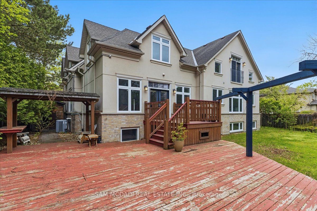 955 Albertson Crescent