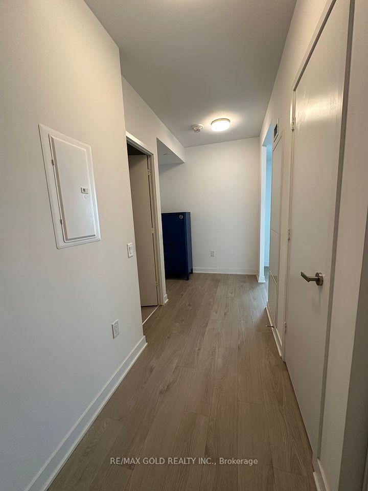 #1713 - 3900 Confederation Parkway, Mississauga, ON L5B 0M3