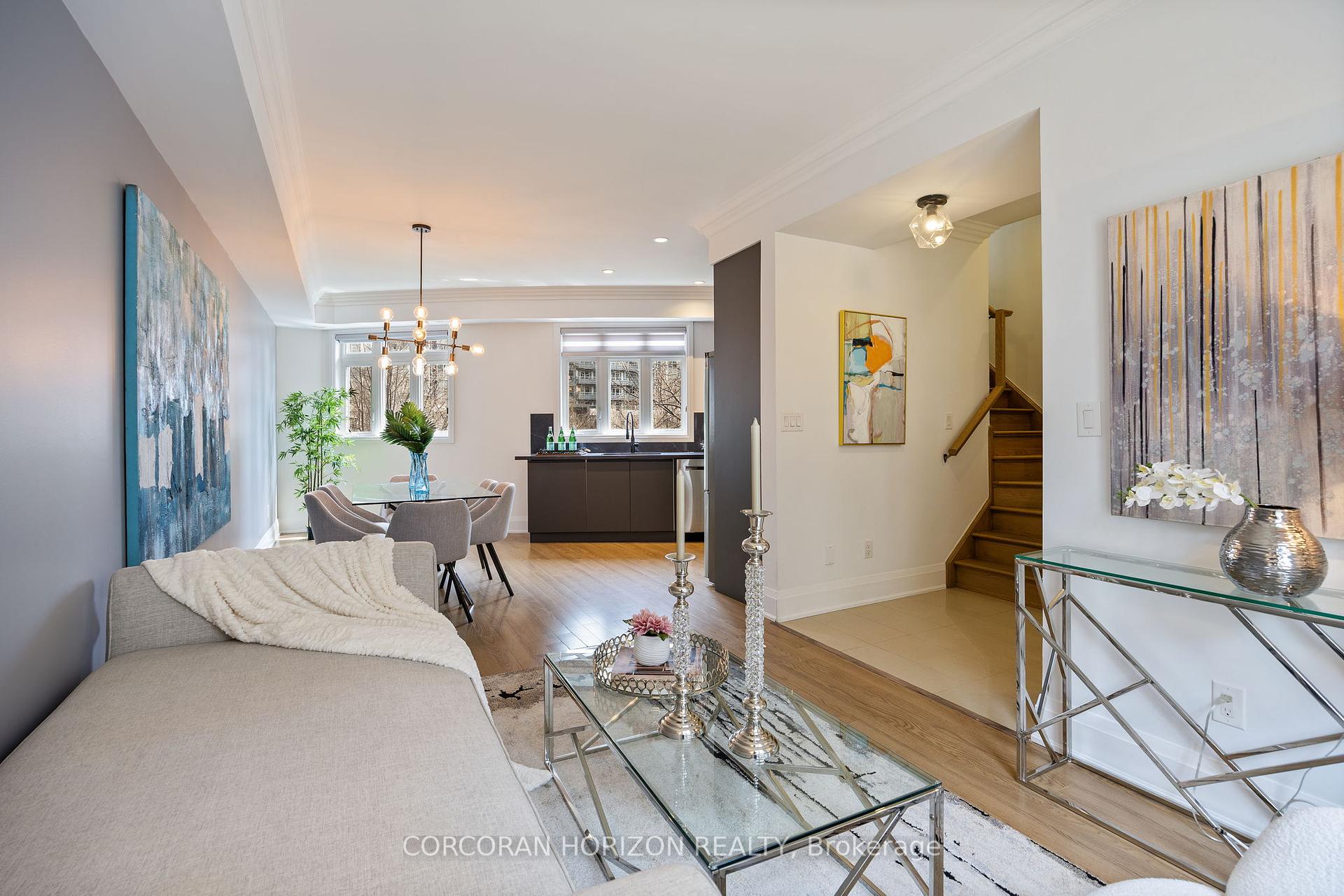 4 Bedrooms Condo at 9 Oakburn, Toronto For sale